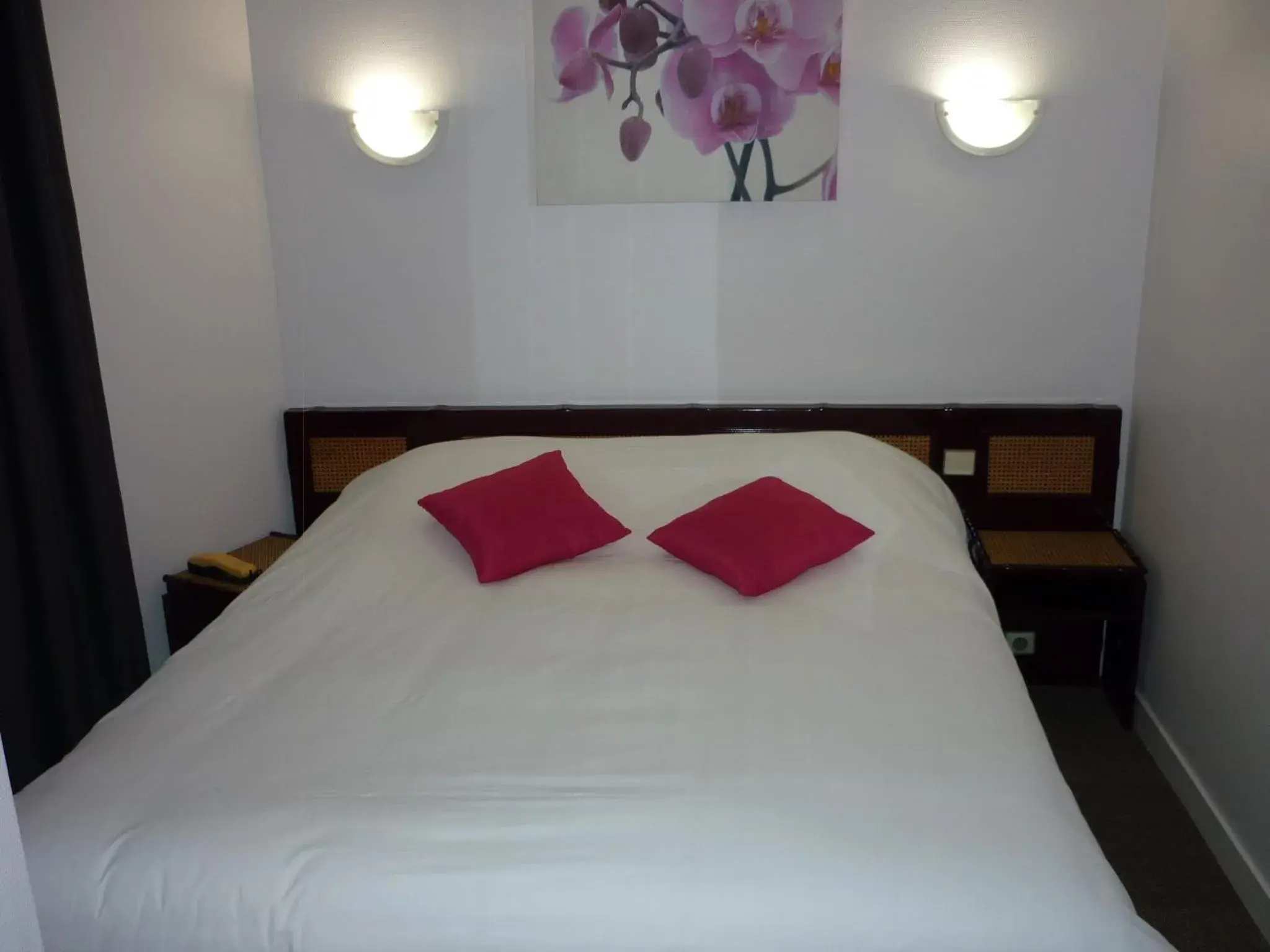 Bed in Logis Aurea Hotel