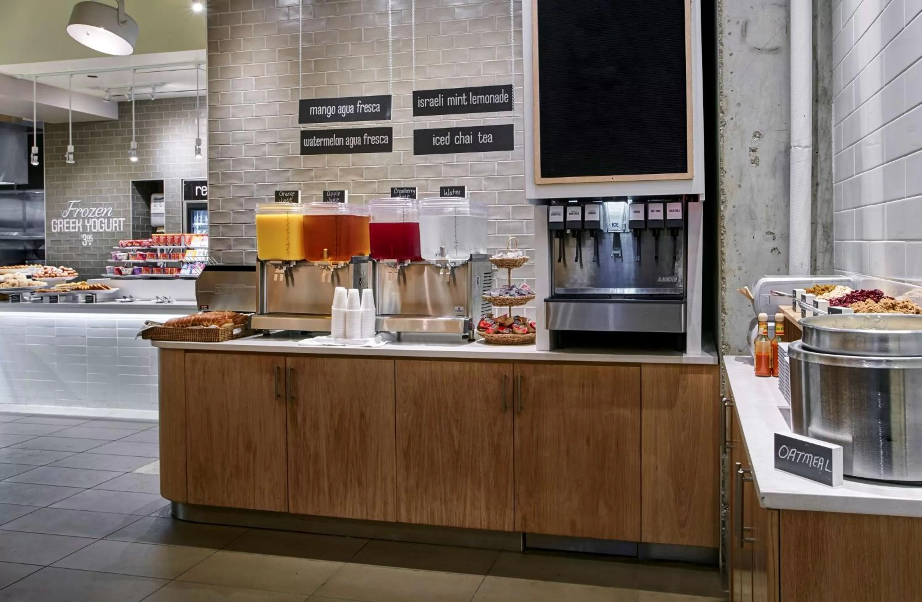 Restaurant/places to eat in Hyatt Place Chicago River North