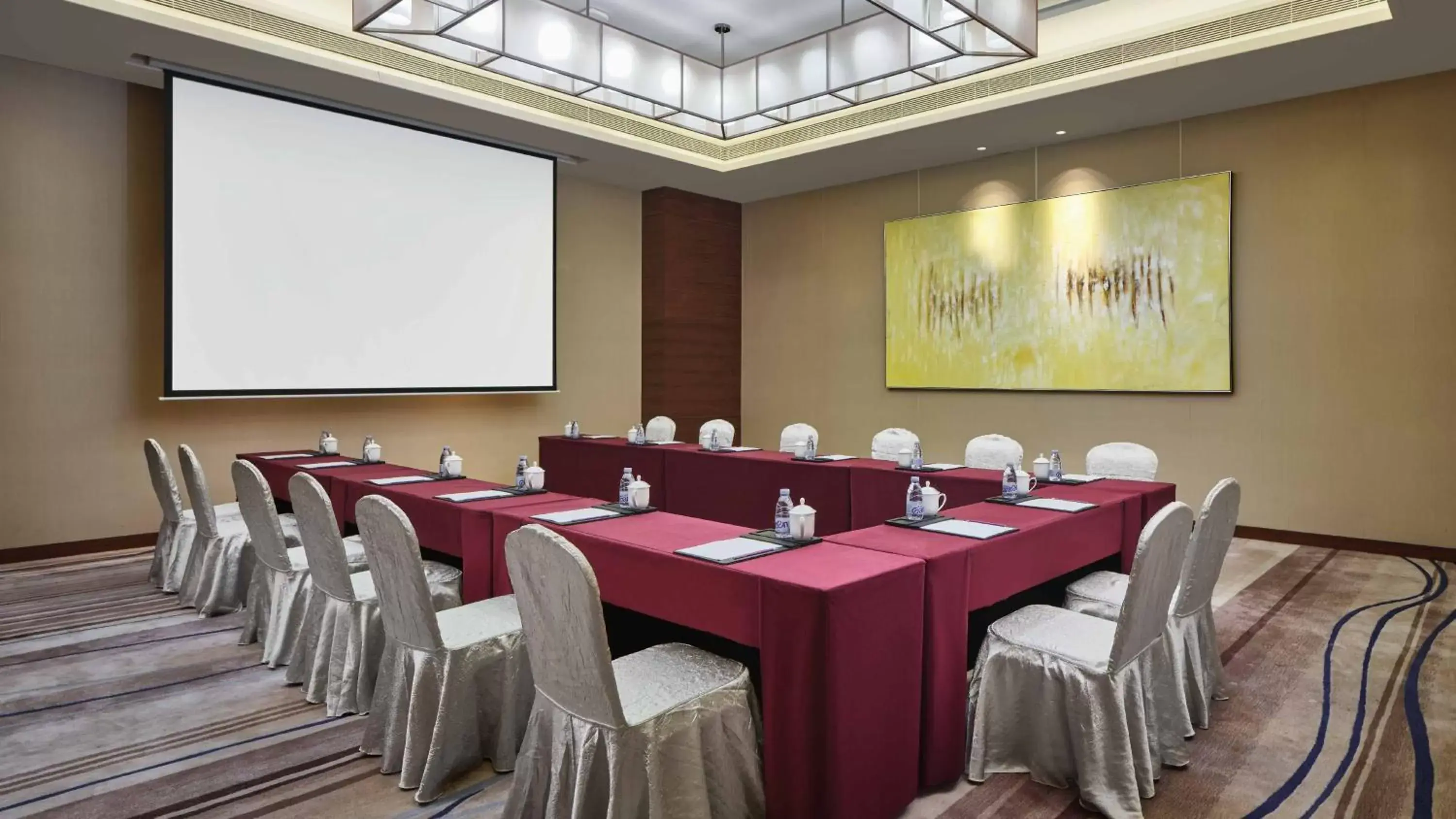 Meeting/conference room in Crowne Plaza Hailing Island, an IHG Hotel