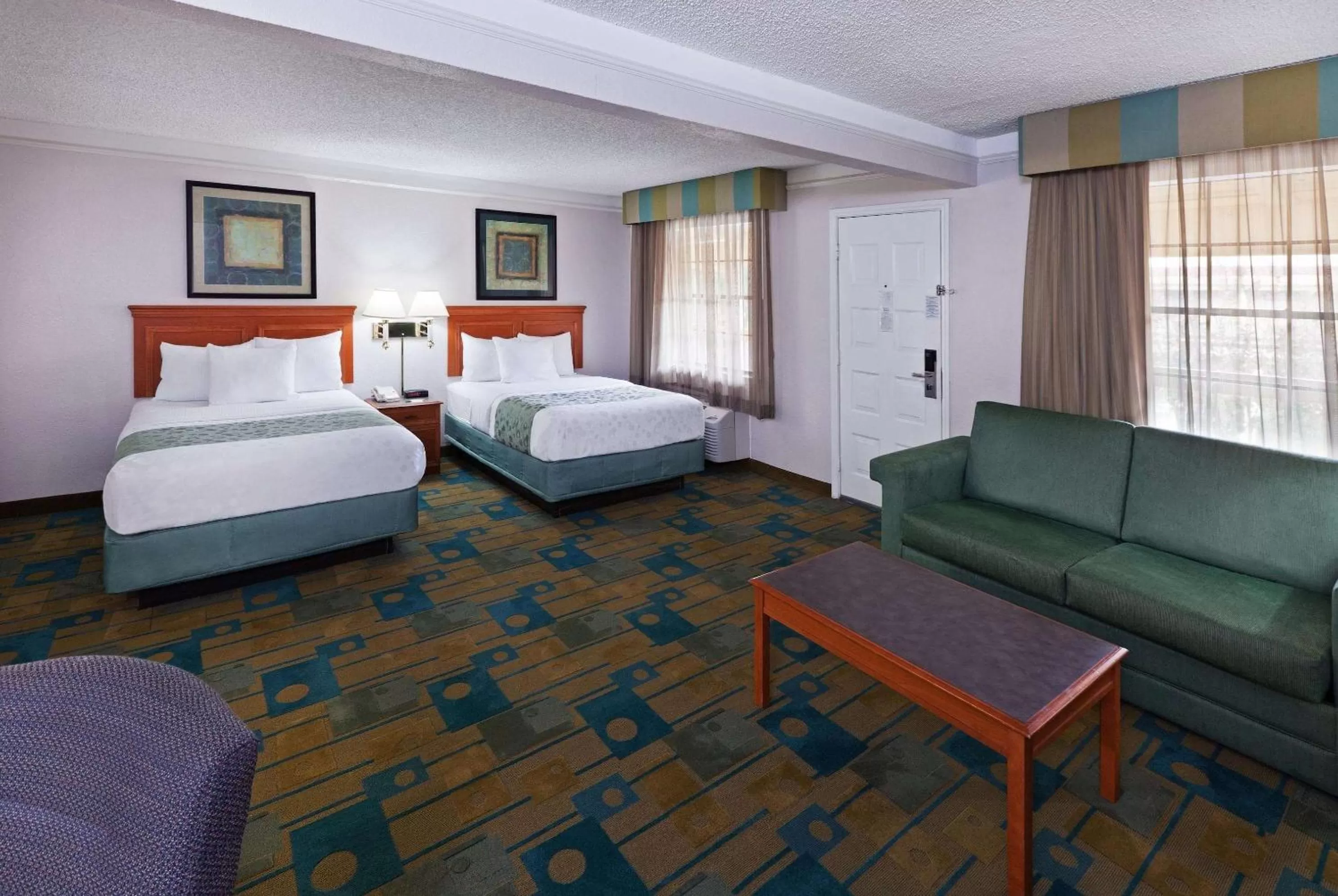 Photo of the whole room, Bed in La Quinta Inn by Wyndham Austin Oltorf