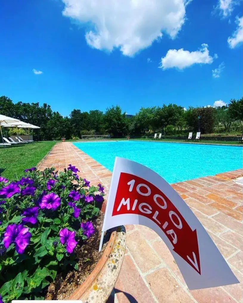 Swimming pool in Relais Villa Baldelli