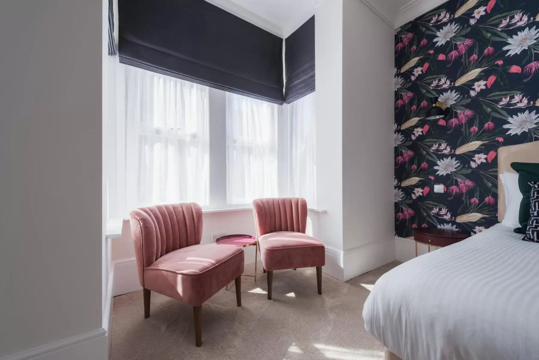 Seating area, TV/Entertainment Center in Somerset House Boutique Hotel and Restaurant