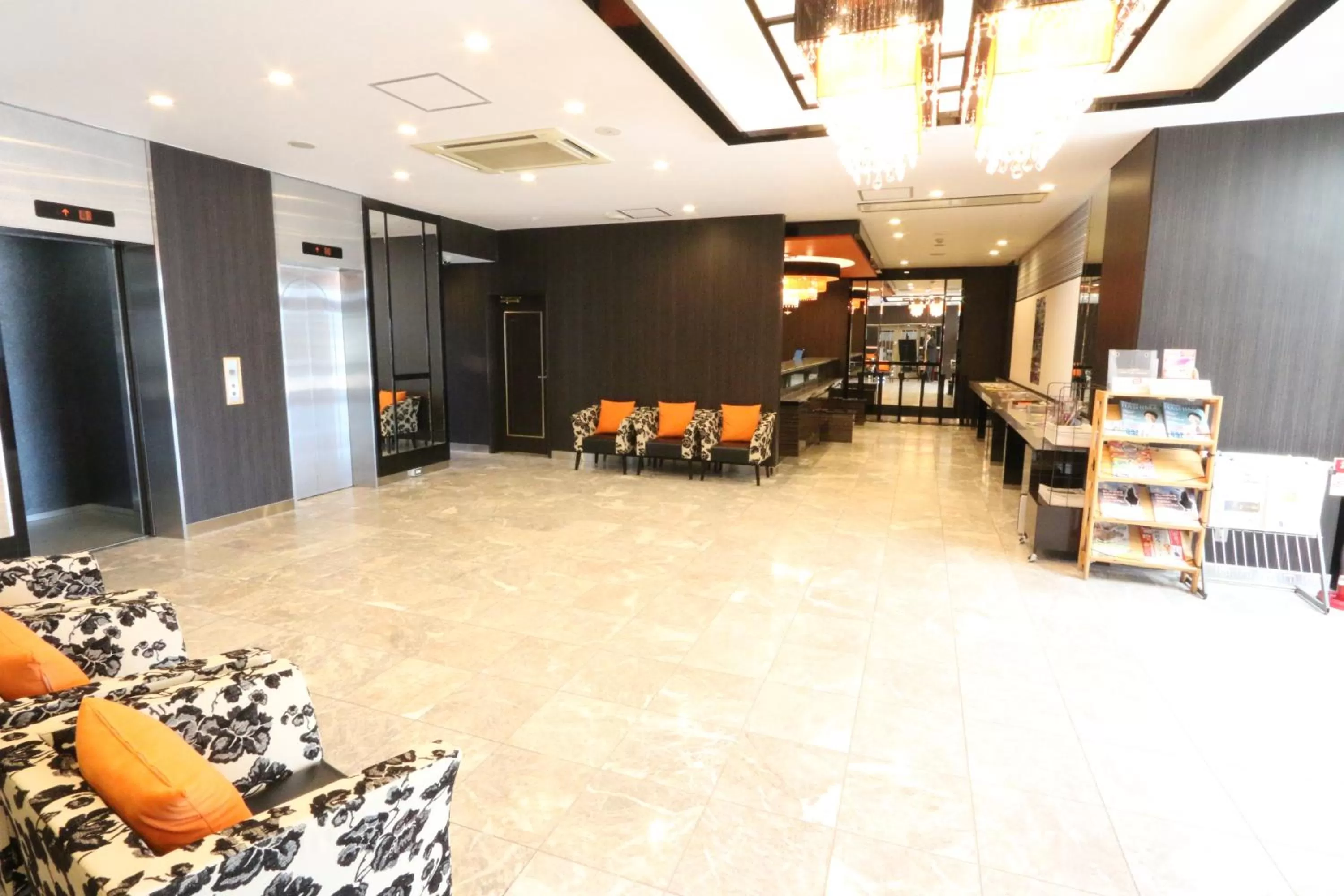 Lobby or reception in APA Hotel Gifu Hashima Ekimae