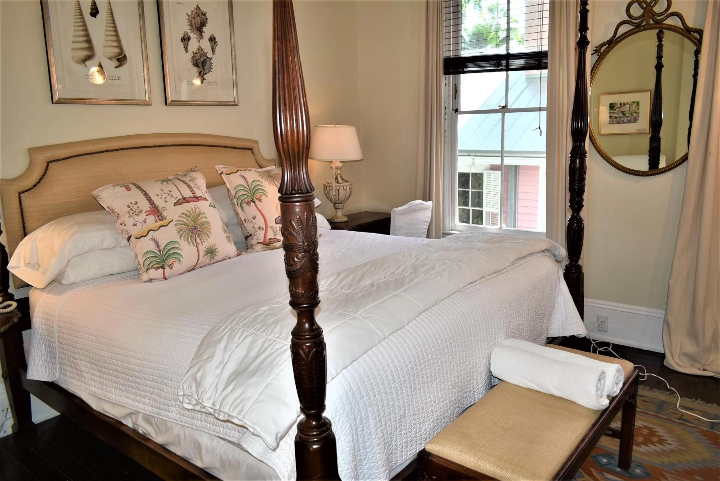 Bed in Simonton Court Historic Inn & Cottages