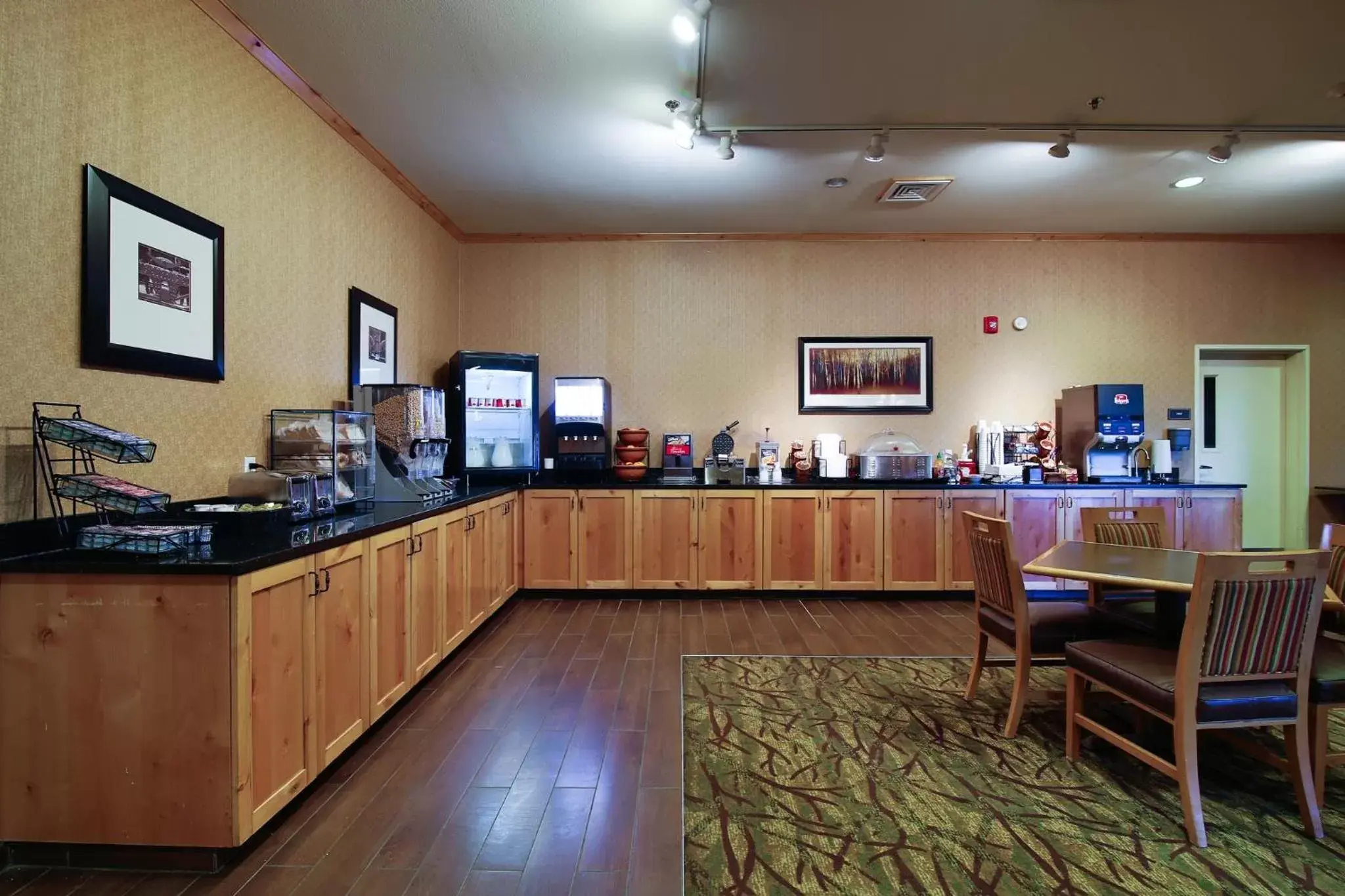 Breakfast, Restaurant/Places to Eat in Hawthorn Suites by Wyndham Minot