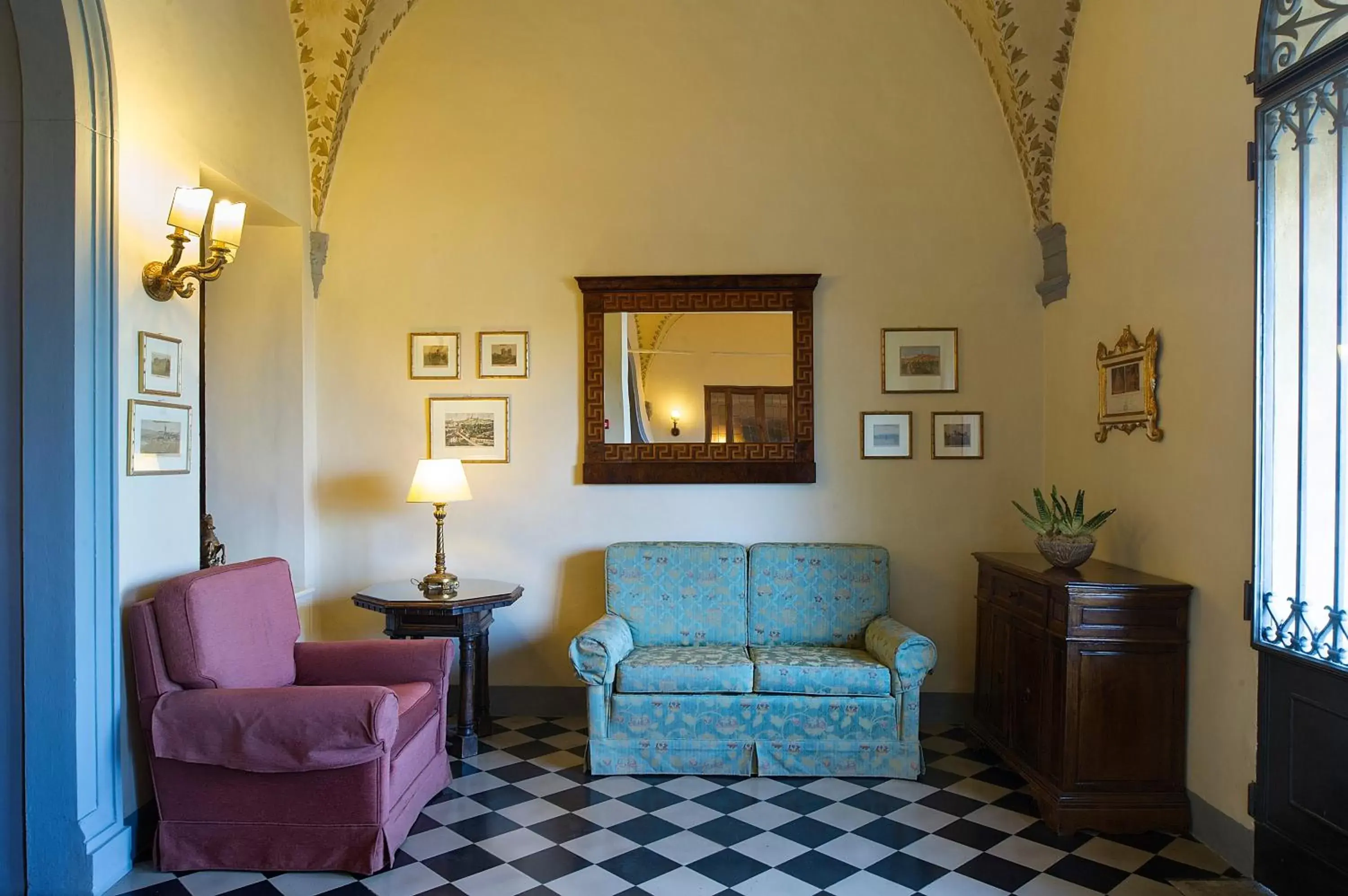 Communal lounge/ TV room, Seating Area in Palazzo Ravizza