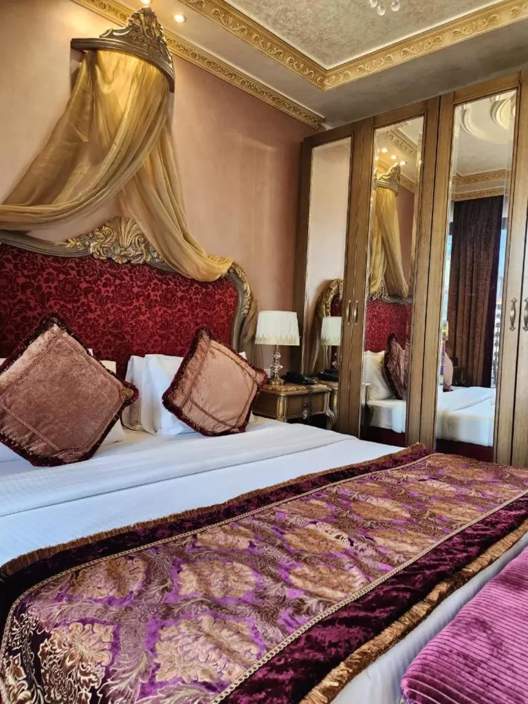 Photo of the whole room, Bed in Q Hotel