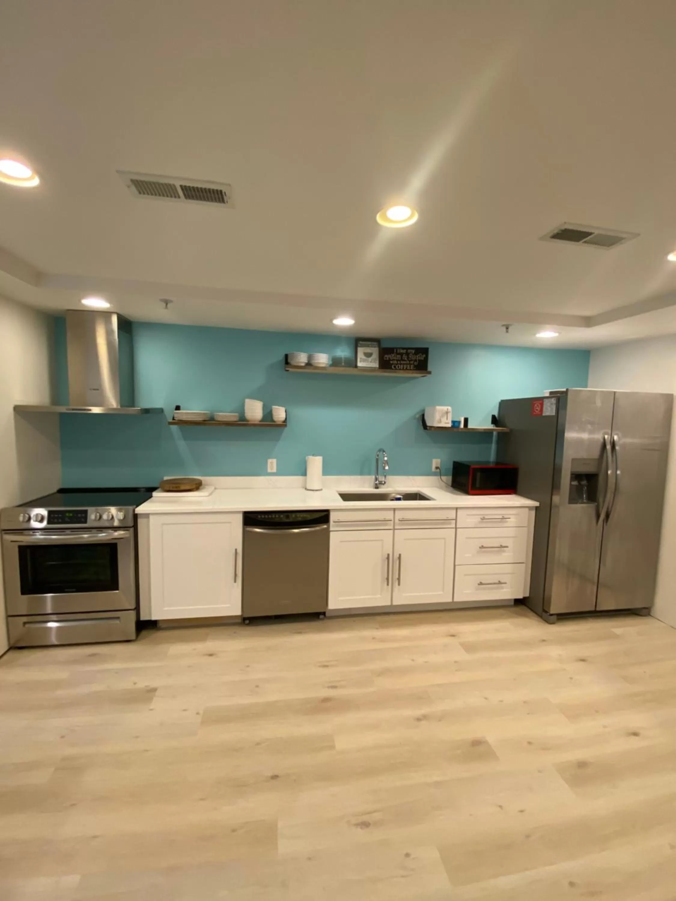 Kitchen or kitchenette in Canalside Inn