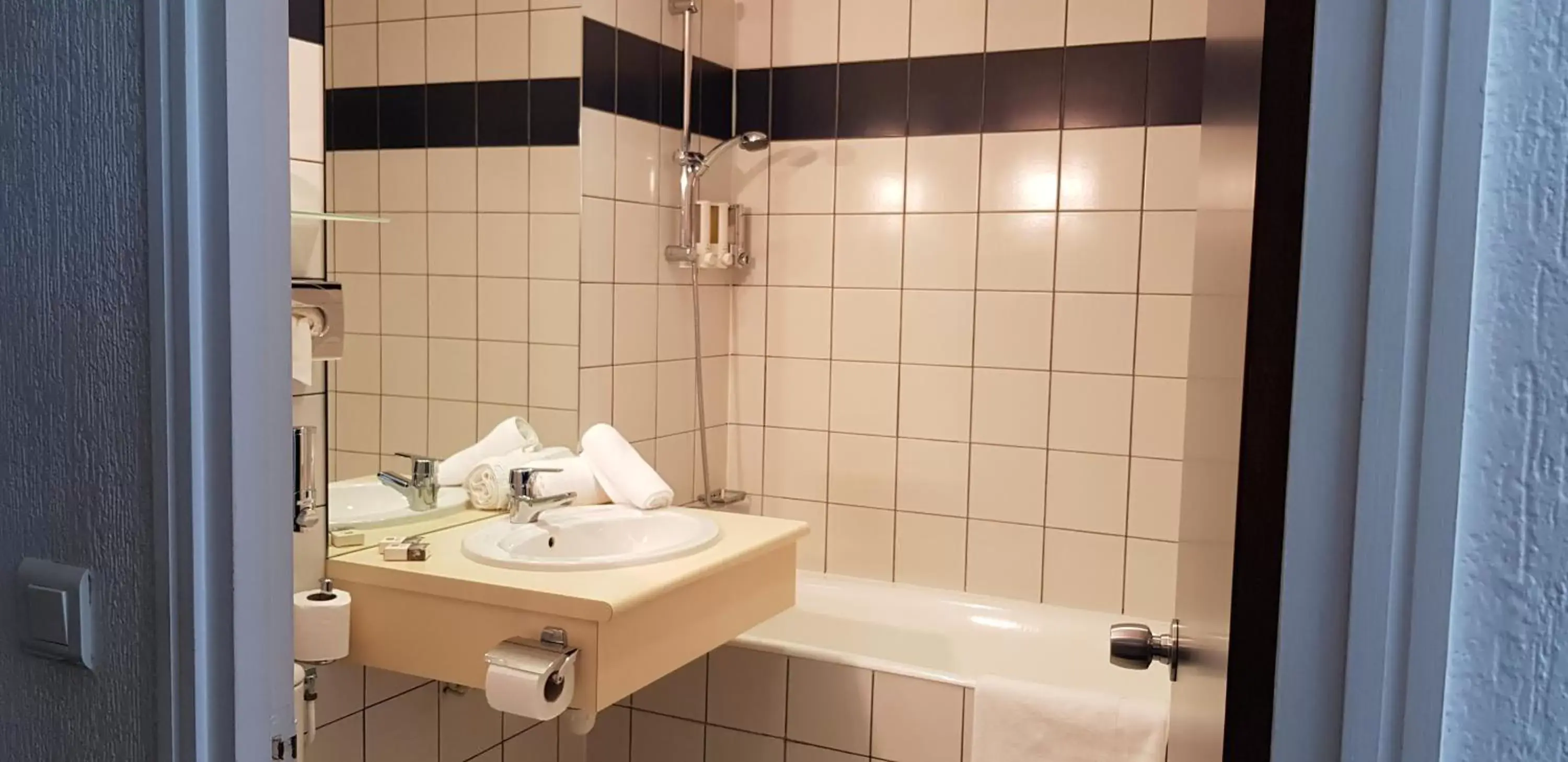 Bathroom in Hotel Le Paris