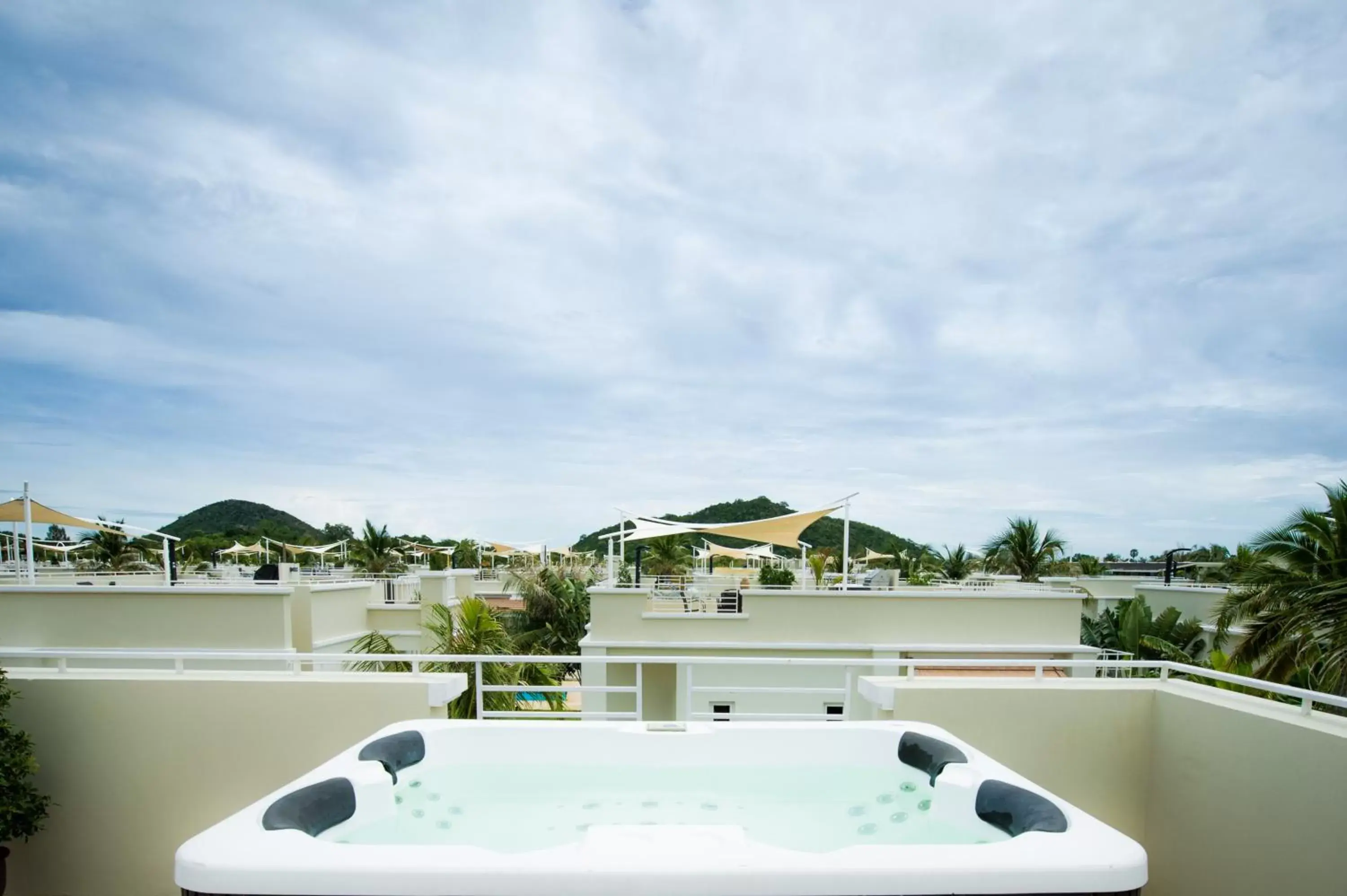 Balcony/Terrace in Oriental Beach Pearl Resort