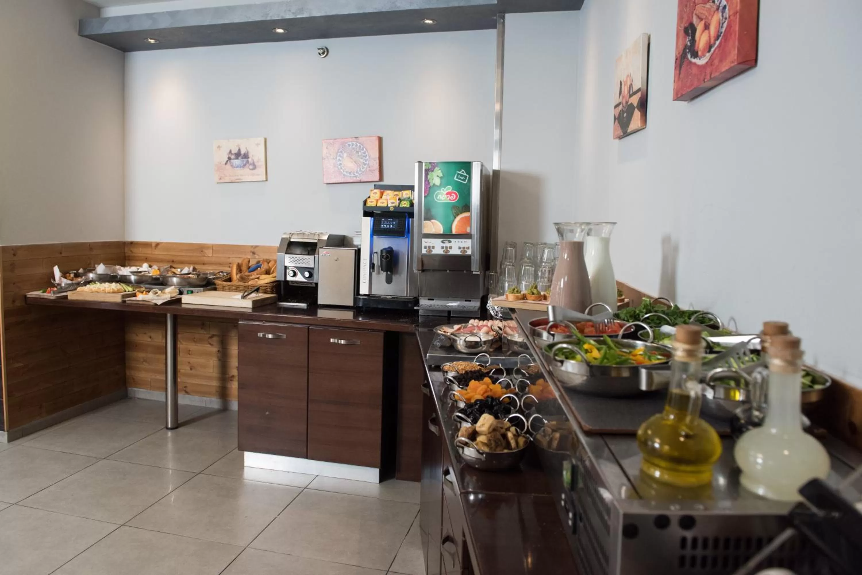 Buffet breakfast in Villa Nazareth B&B