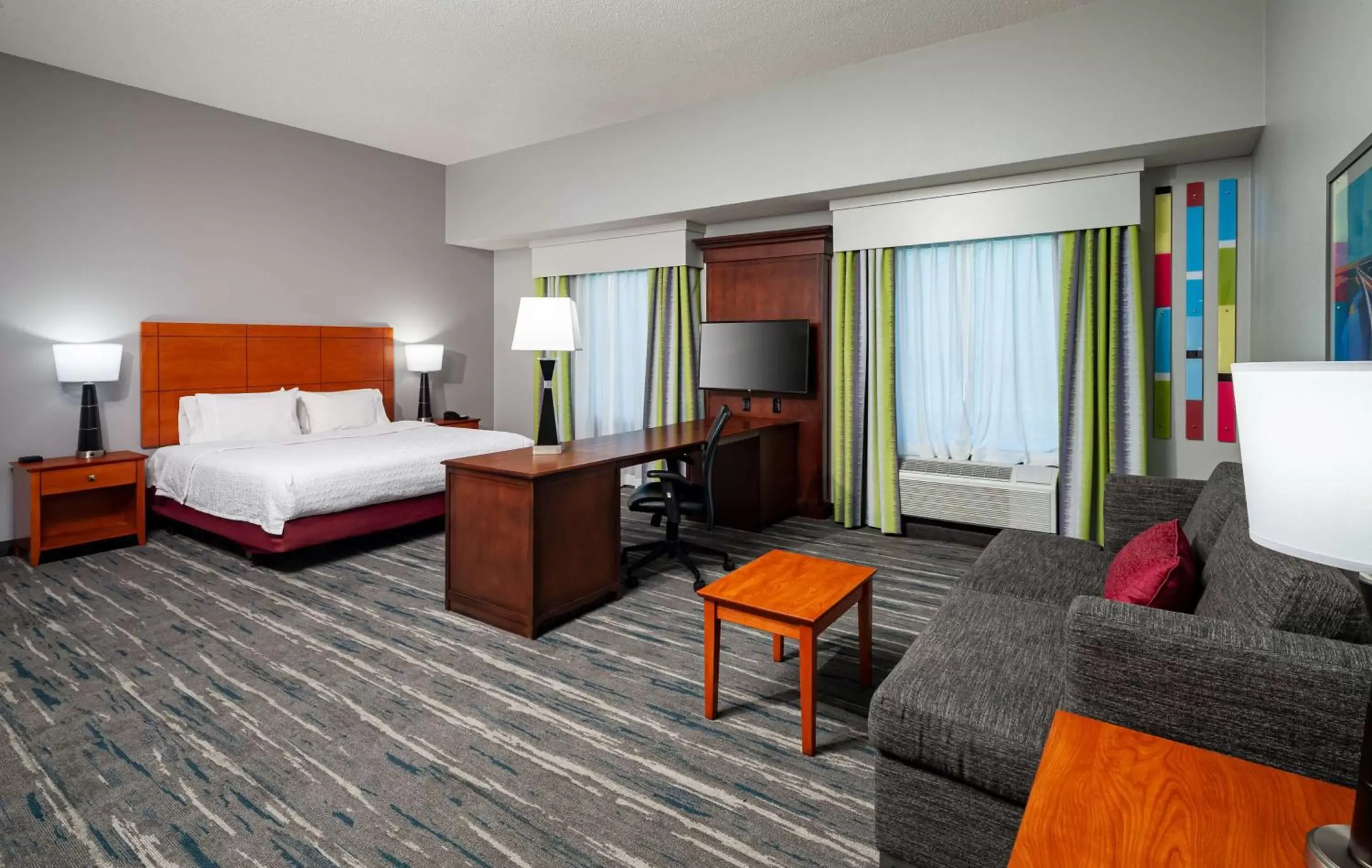 Bedroom in Hampton Inn & Suites Mobile I-65@ Airport Boulevard