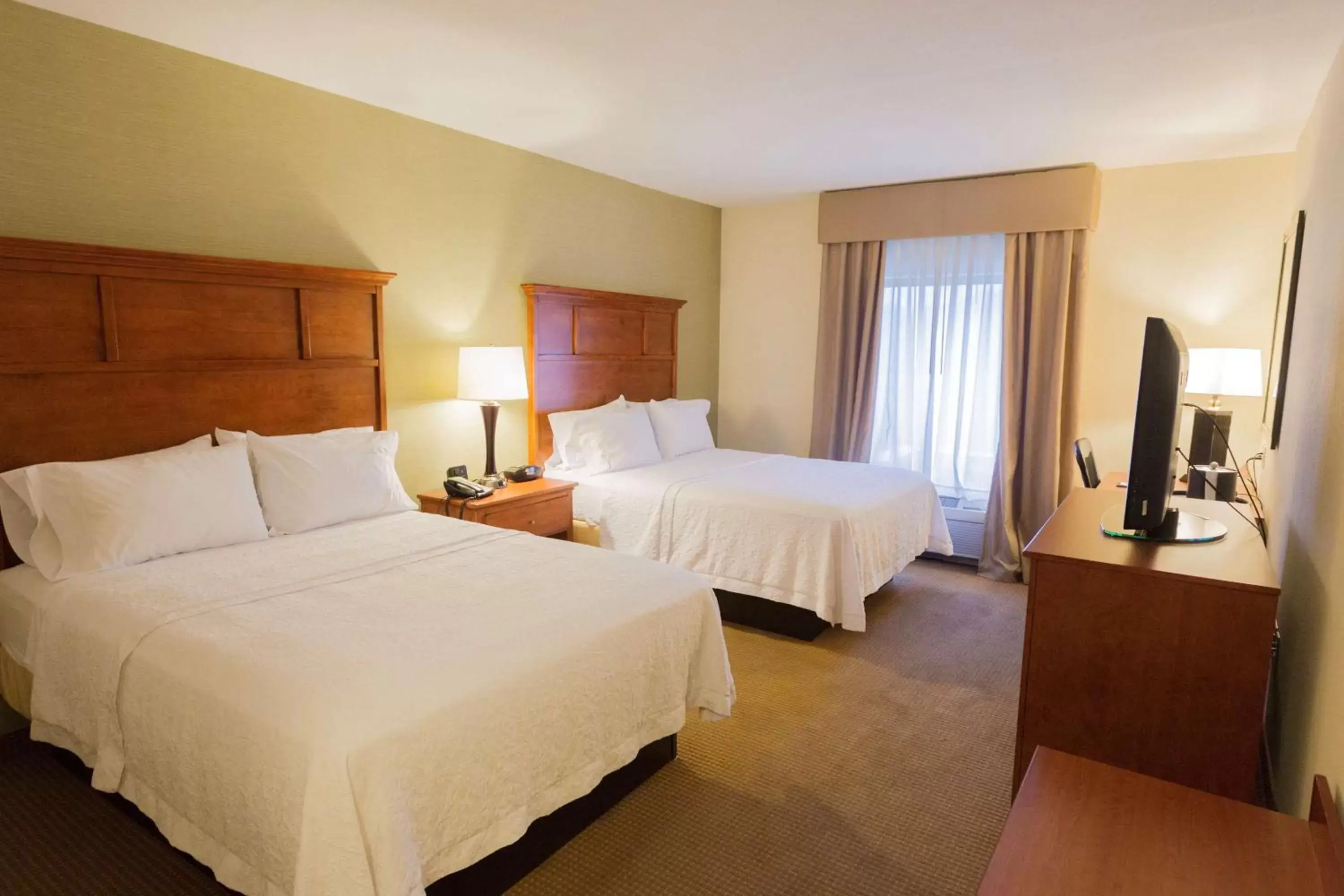 Bed in Hampton Inn & Suites Radcliff/Fort Knox