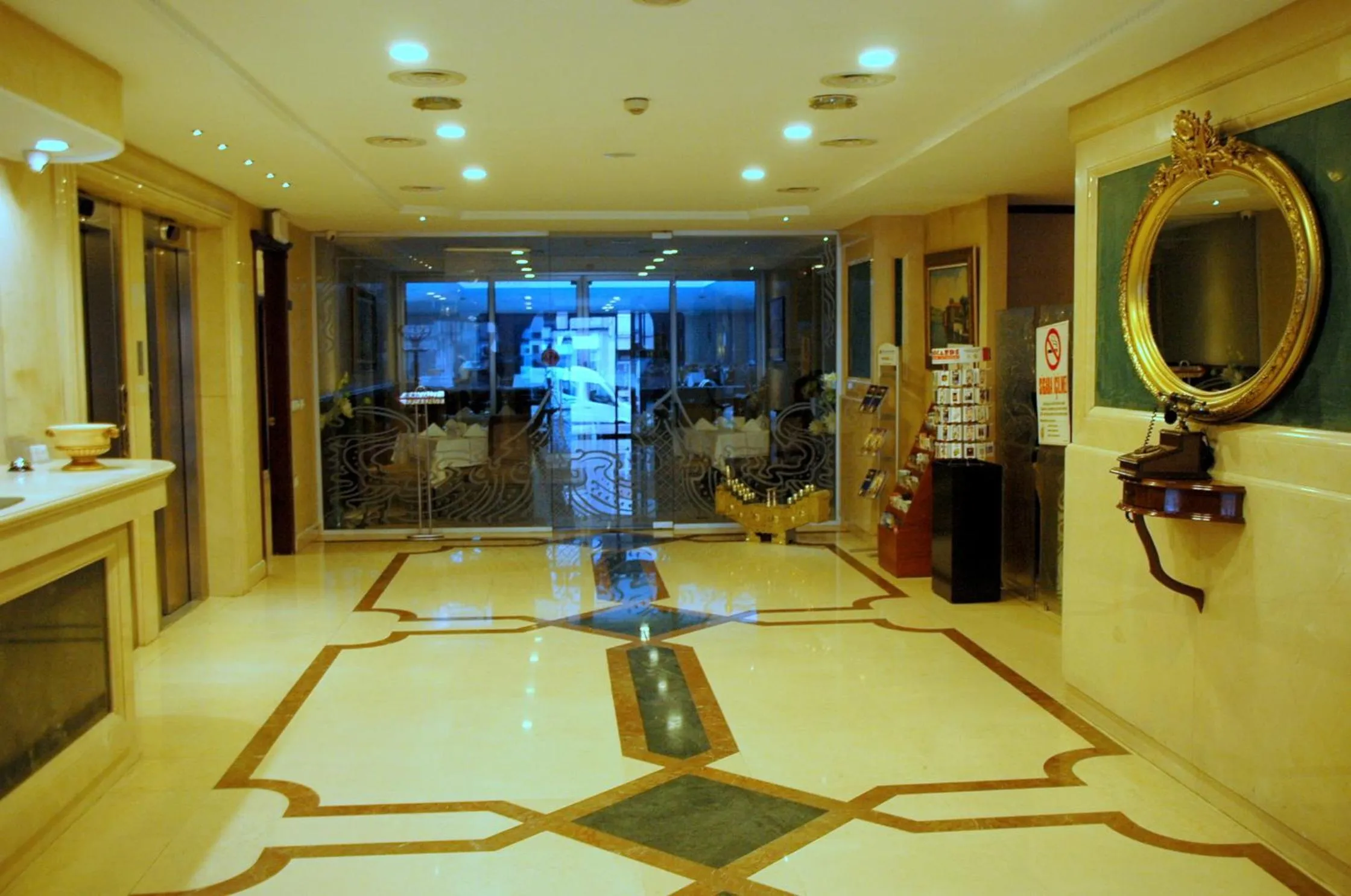 Lobby or reception in Topkapi Inter Istanbul Hotel