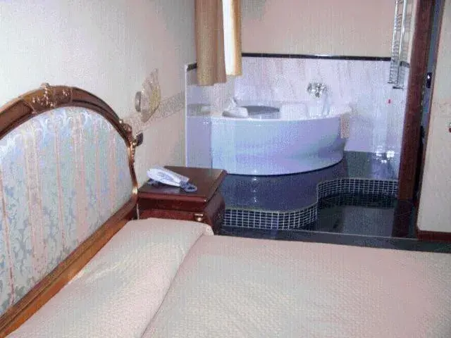 Decorative detail, Bathroom in Hotel Ai Sette Nani