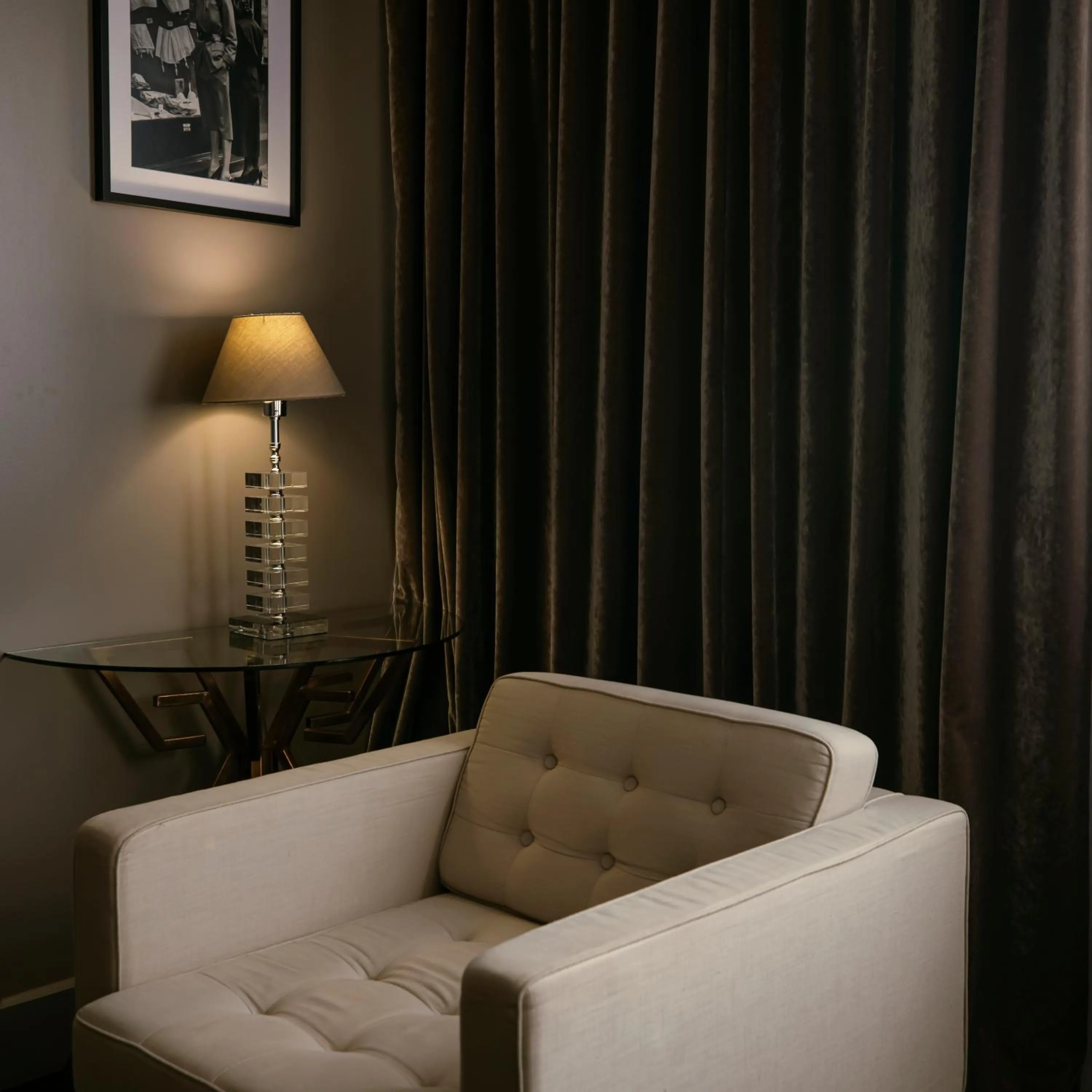 Deluxe Double or Twin Room with City View in The One Alma Paris