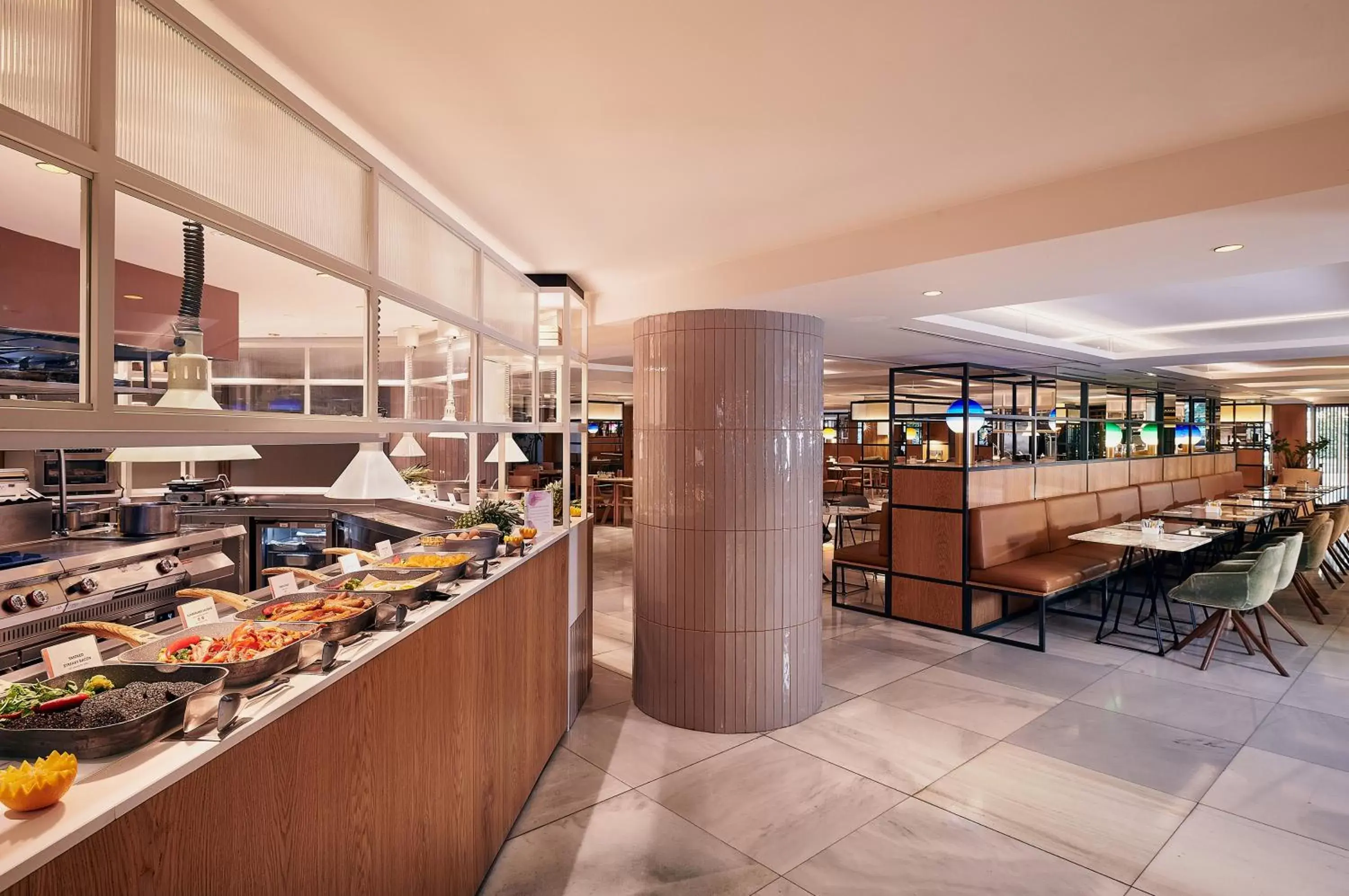 Restaurant/Places to Eat in Melia White House Hotel