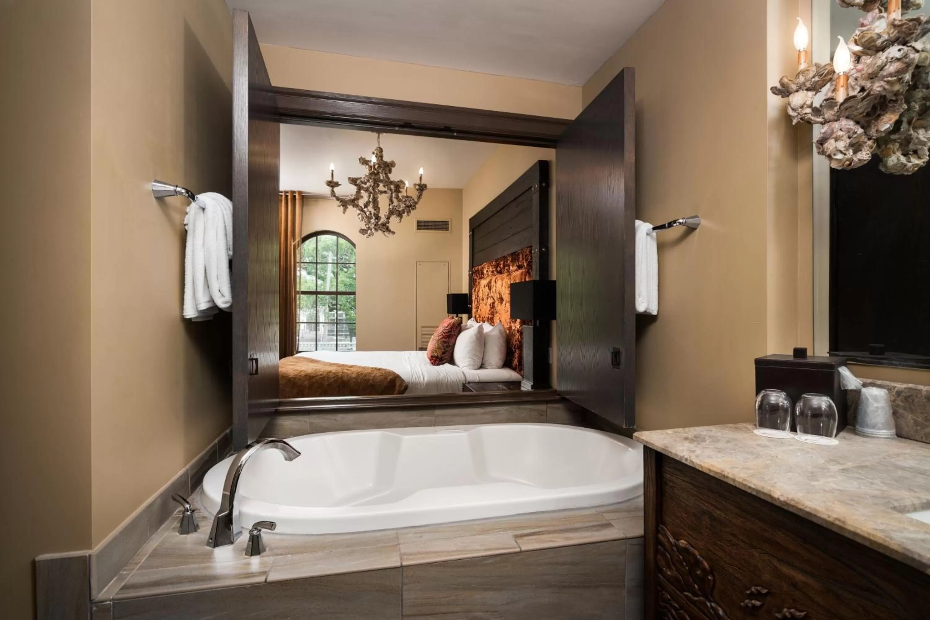Bathroom, Bed in The Bohemian Hotel Savannah Riverfront, Autograph Collection