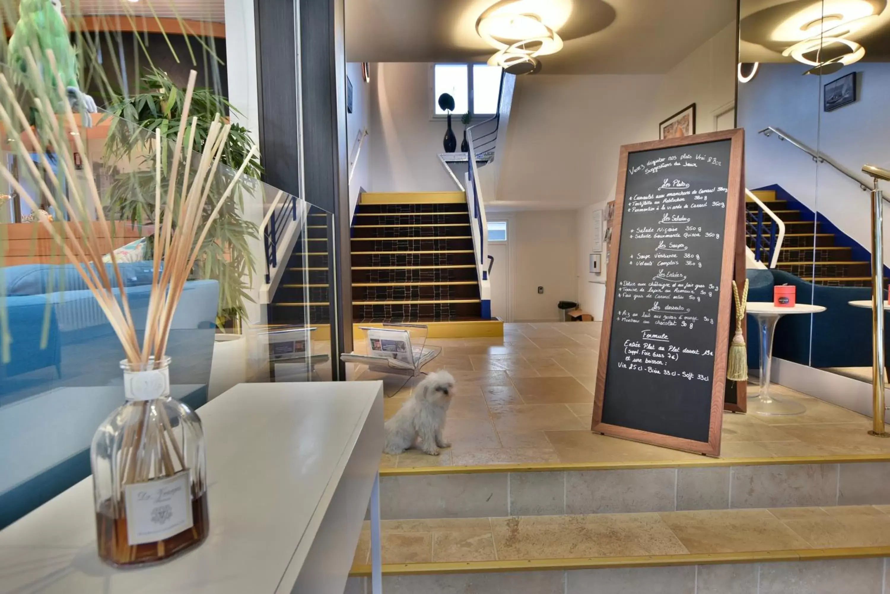 Lobby or reception in Hôtel Escale Oceania Lorient