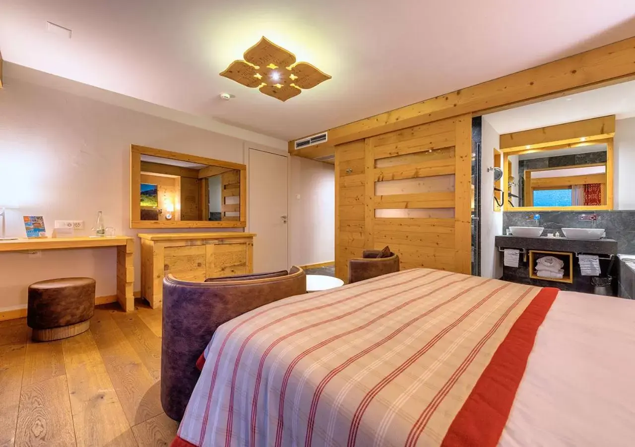 Photo of the whole room, Bed in Nendaz 4 Vallées & SPA 4* Superior