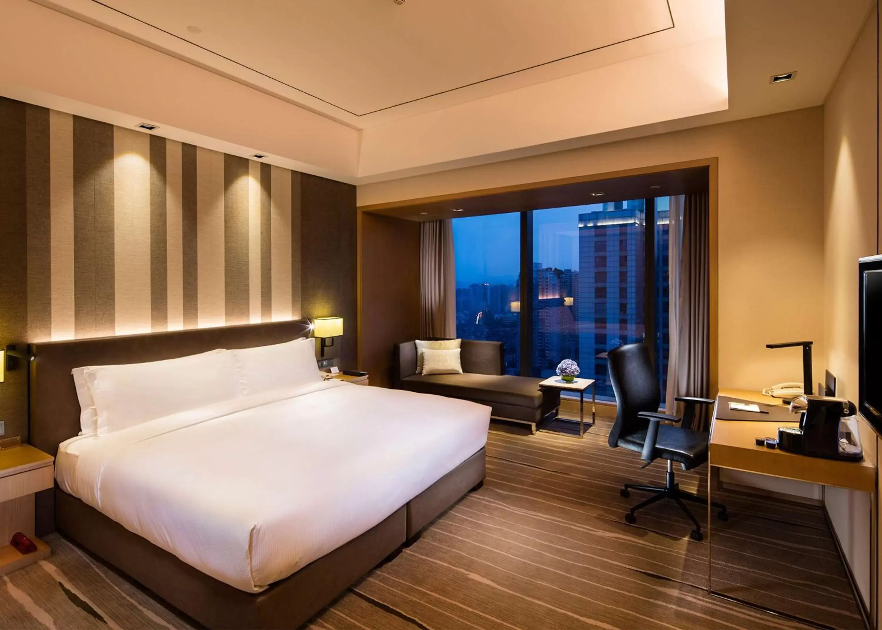 Bed in DoubleTree by Hilton Chongqing - Nan'an