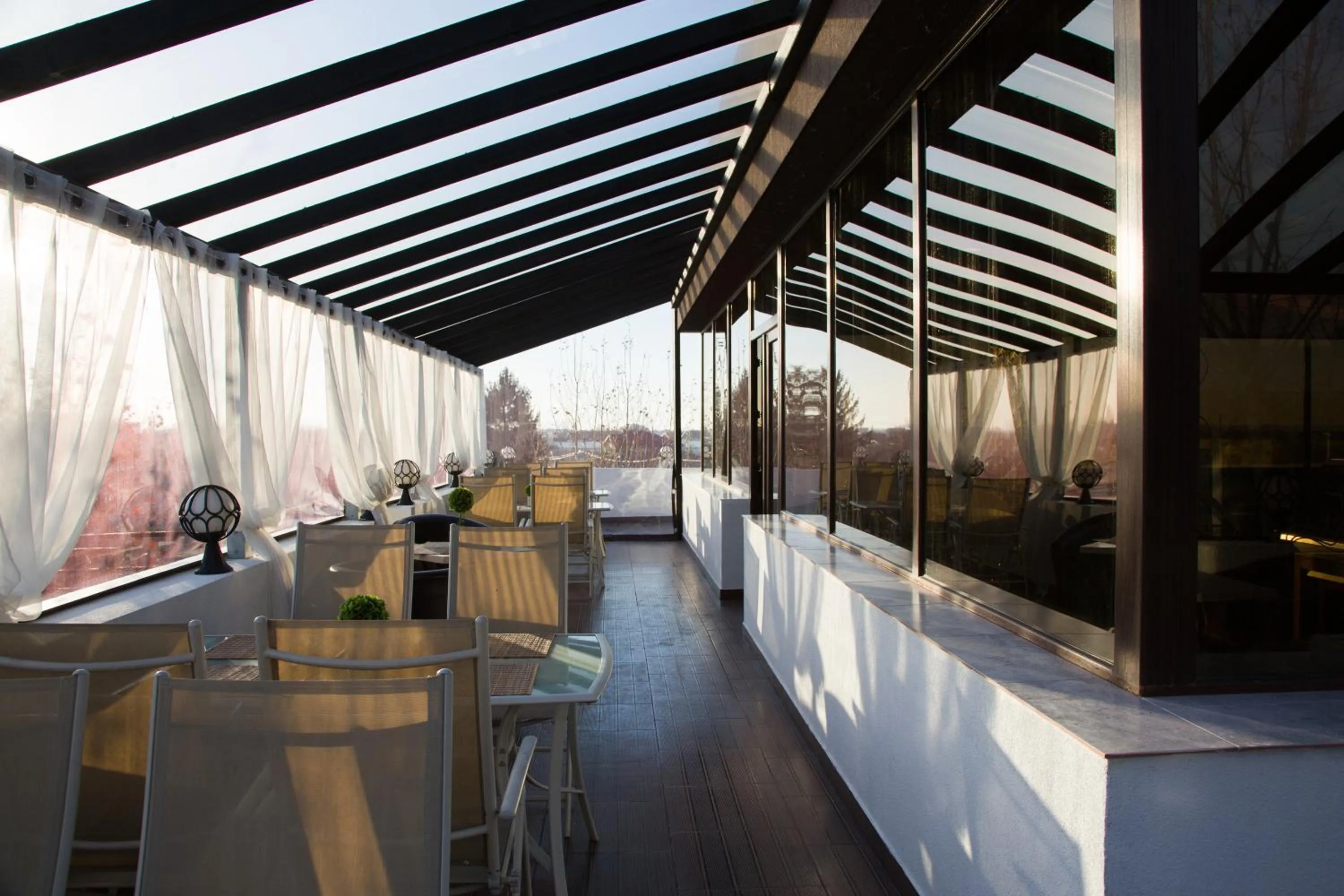 Restaurant/places to eat in Hotel Charter Otopeni