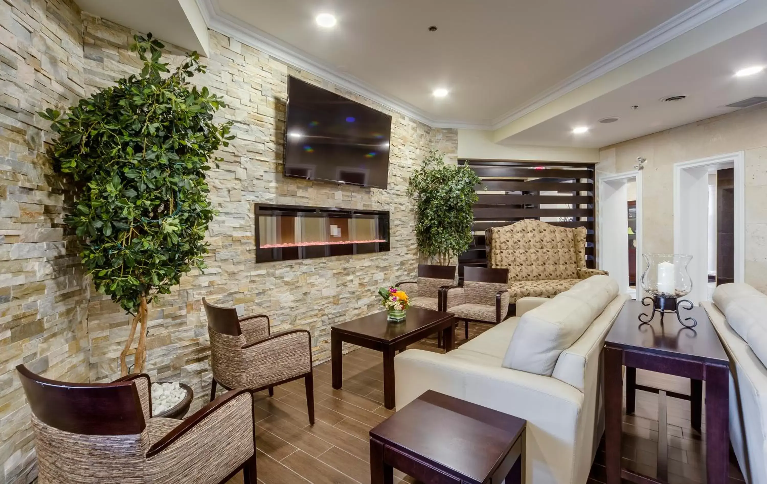 Lobby or reception, Lounge/Bar in Monte Carlo Inn Vaughan Suites