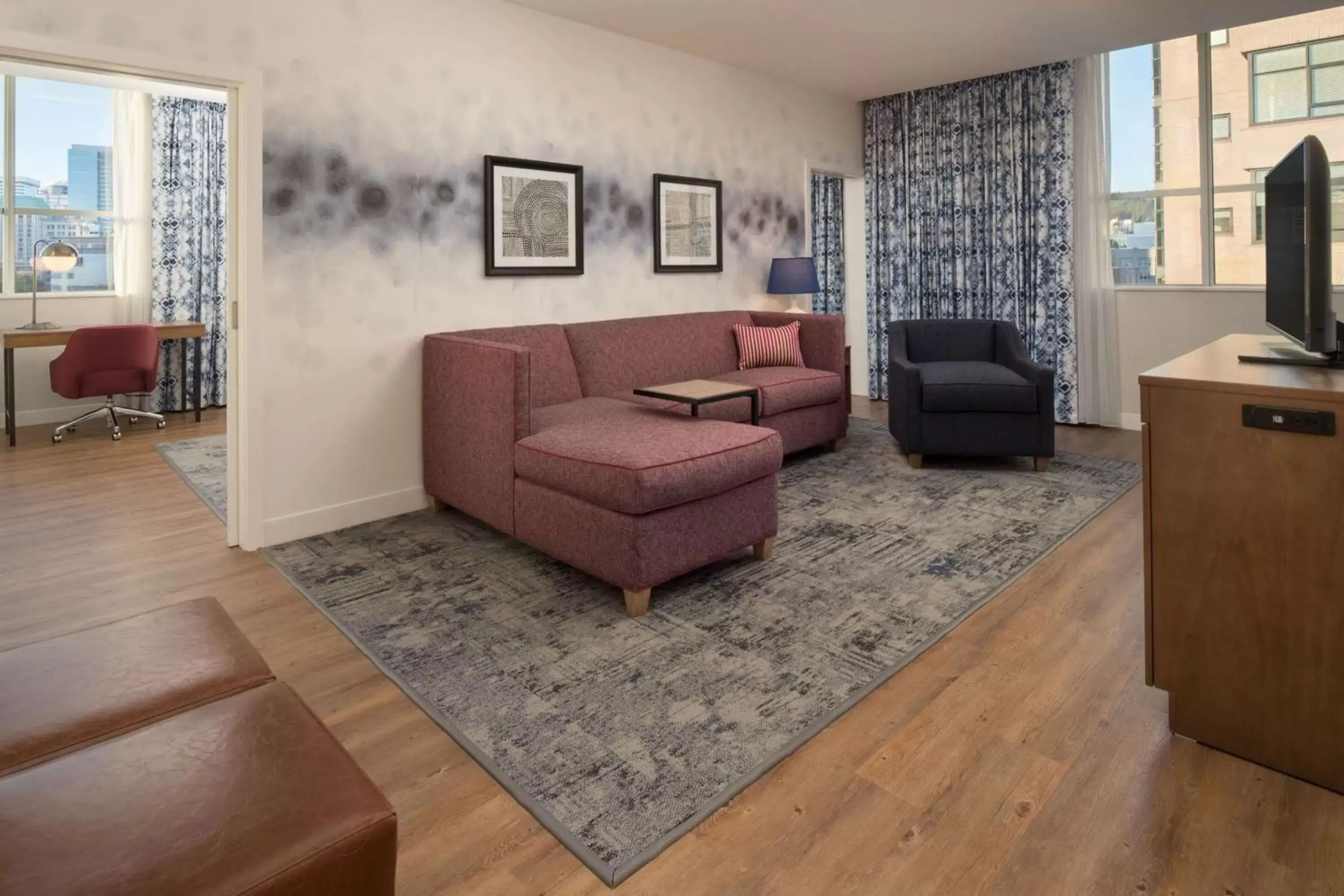 Living room, Seating Area in Hampton Inn And Suites By Hilton Portland-Pearl District