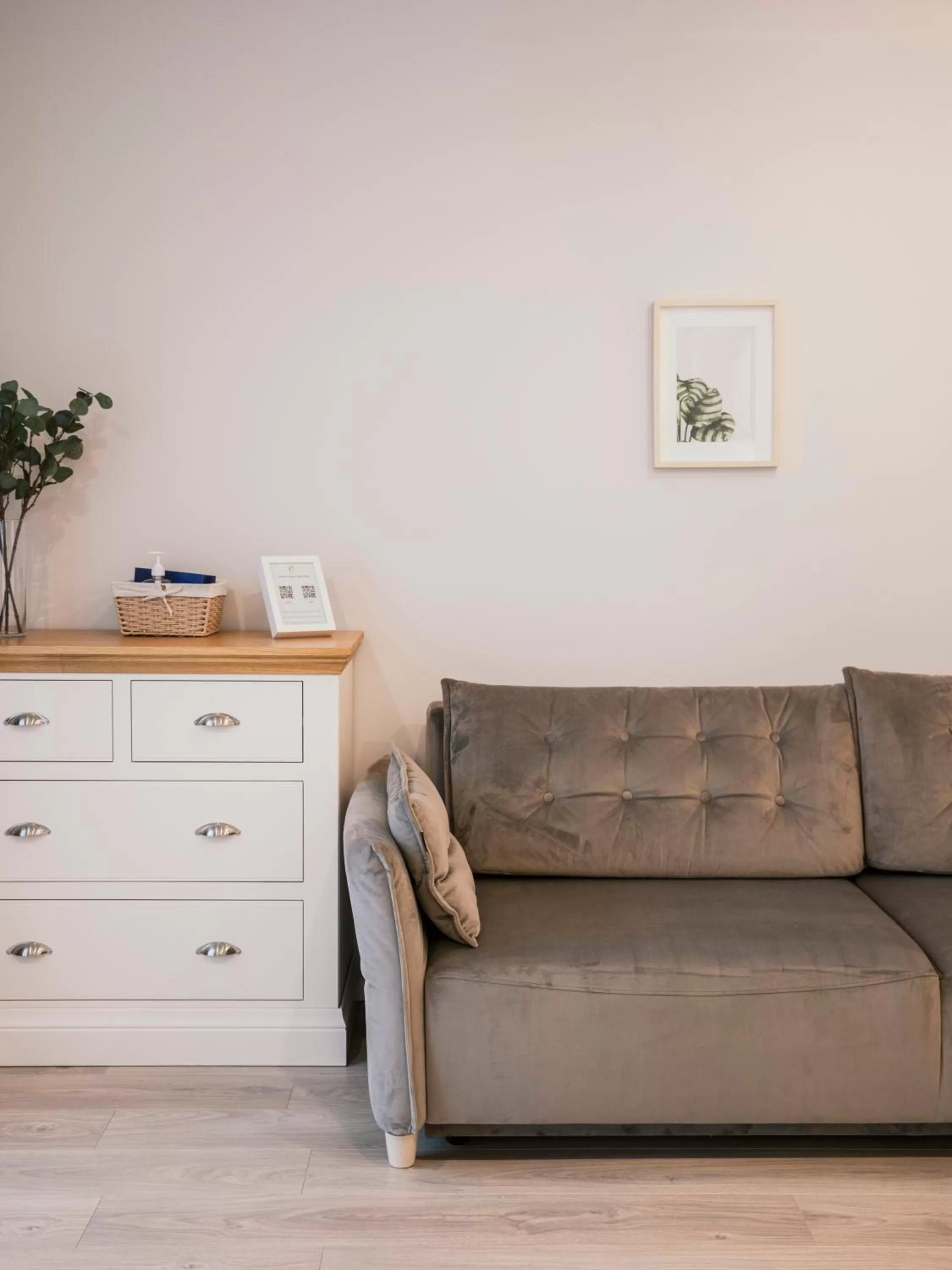 Living room in J14A I Rooms & Apartments AUTOMATED SELF CHECK-IN