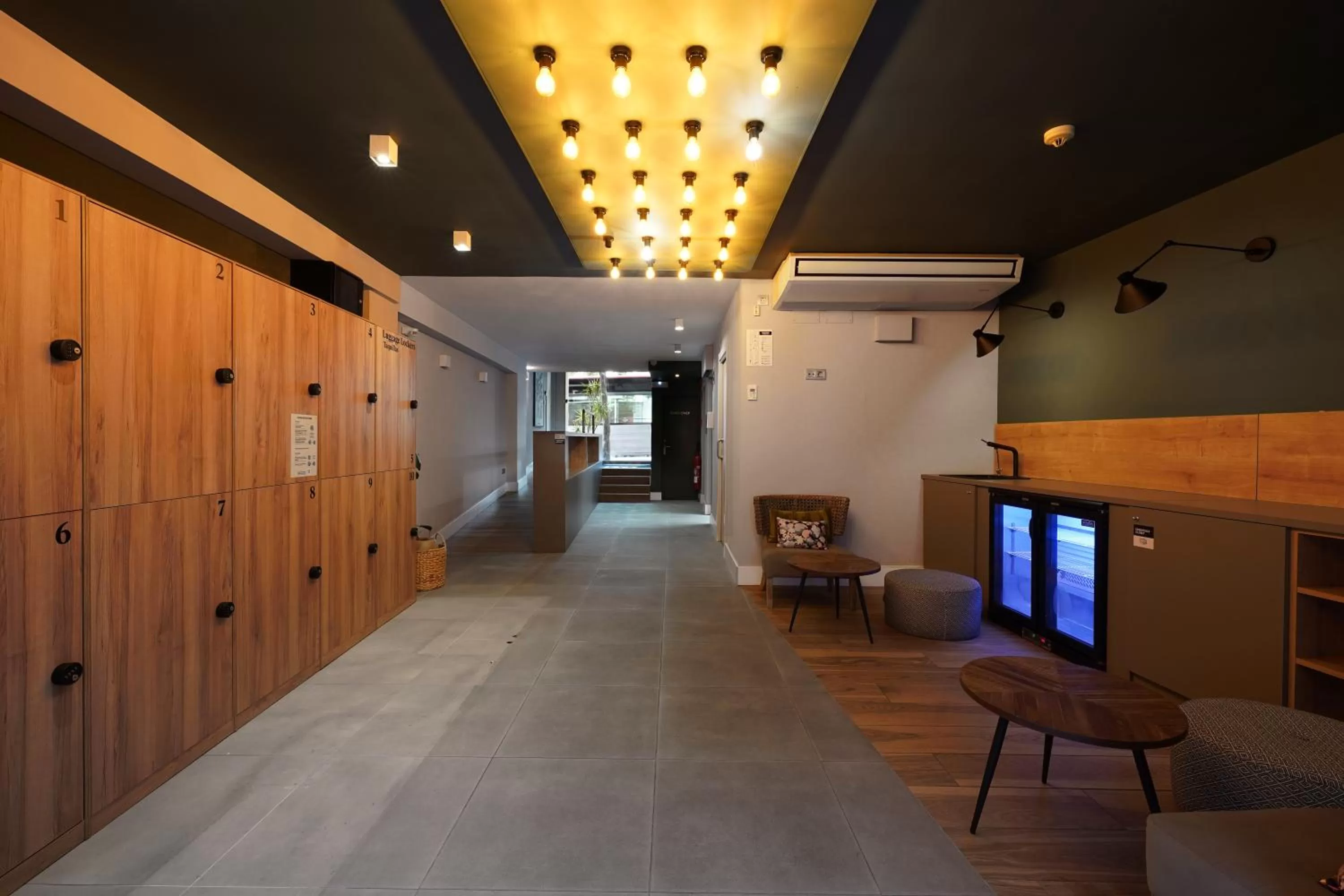 Communal lounge/ TV room in Numa Barcelona Brio