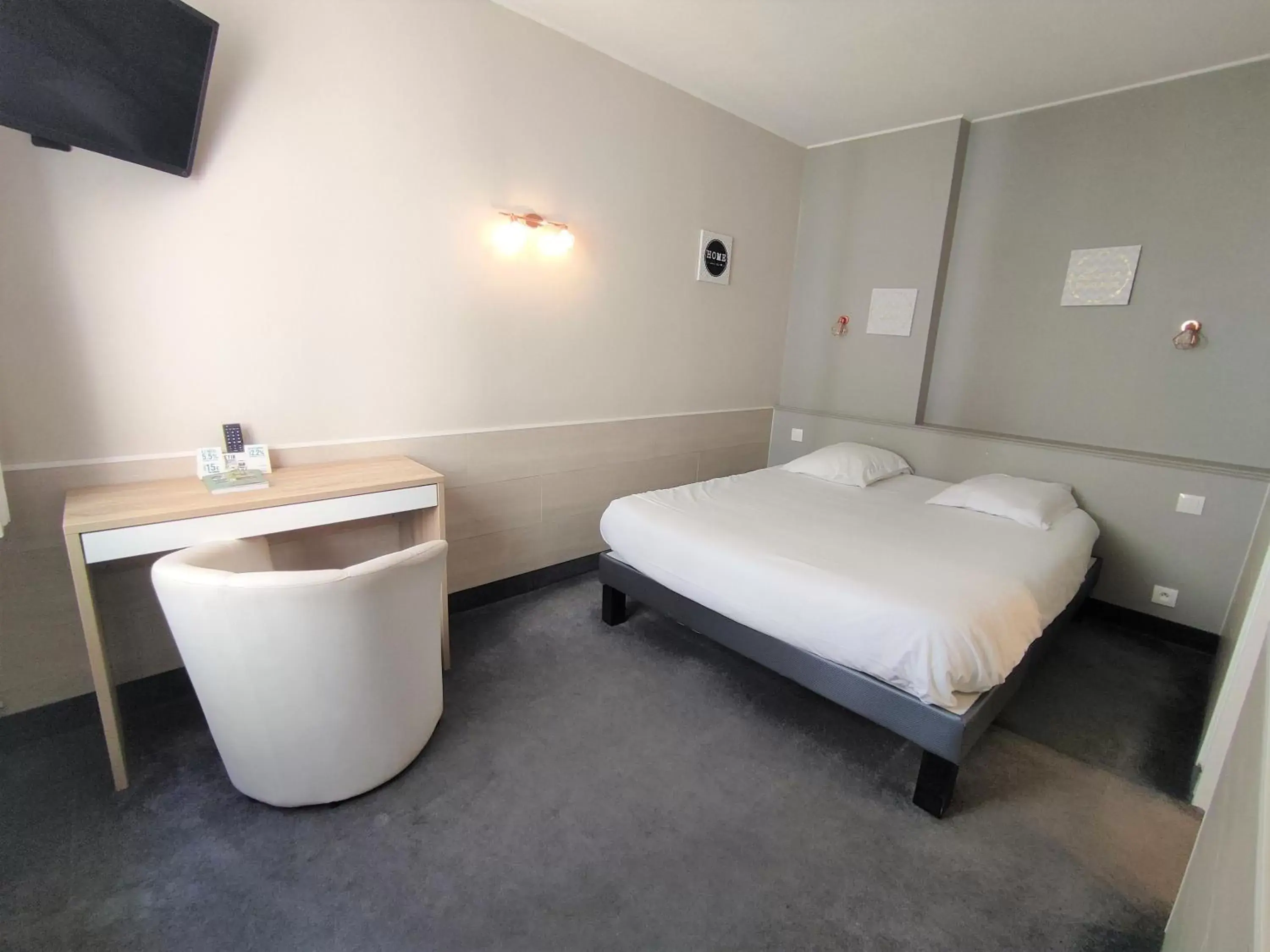 Bed in Cit'Hotel Limoges Centre - Lion d'or