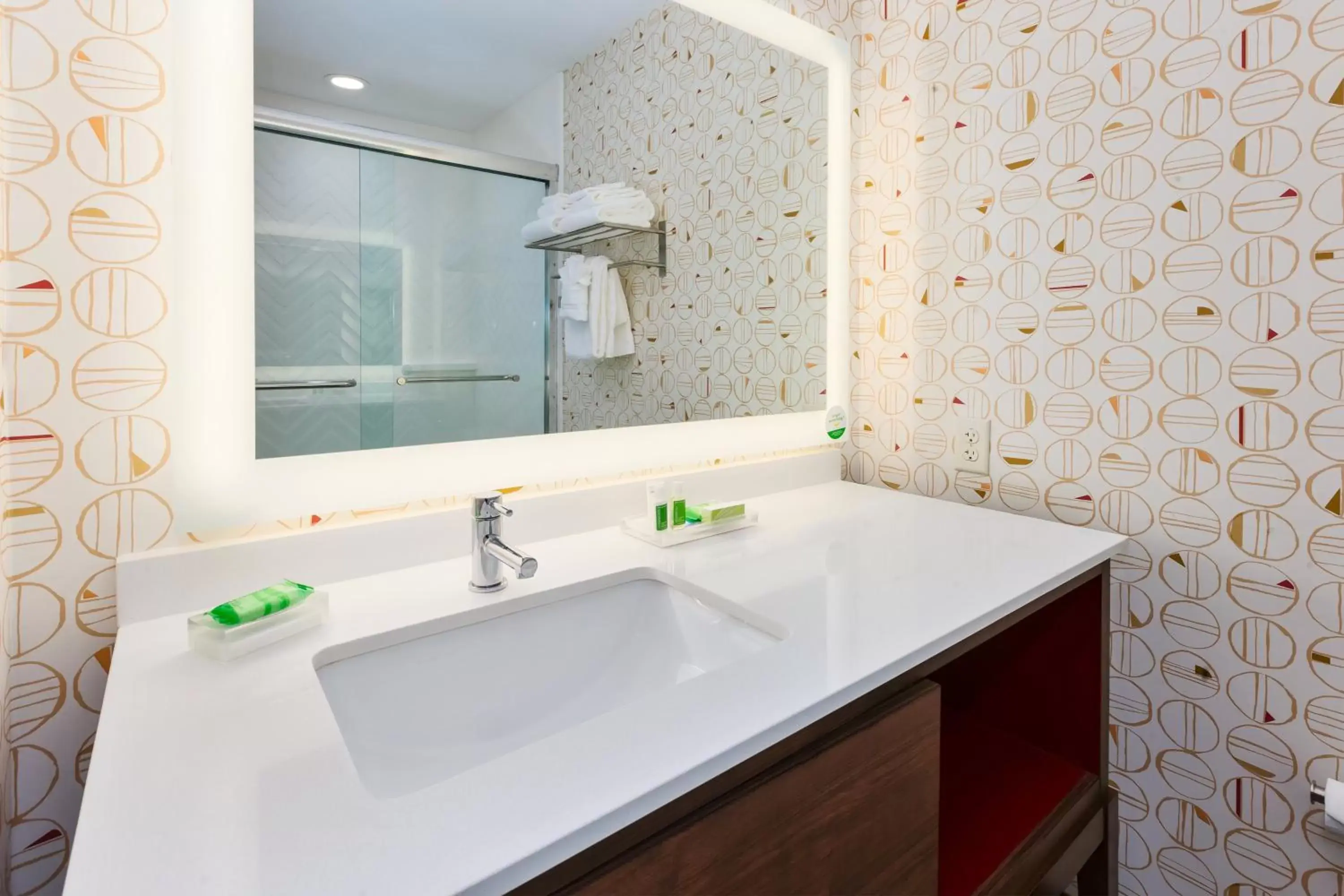 Bathroom in Holiday Inn & Suites - Toledo Southwest - Perrysburg, an IHG Hotel