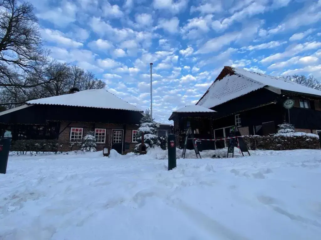 Facade/entrance, Winter in Hotel de Watermölle