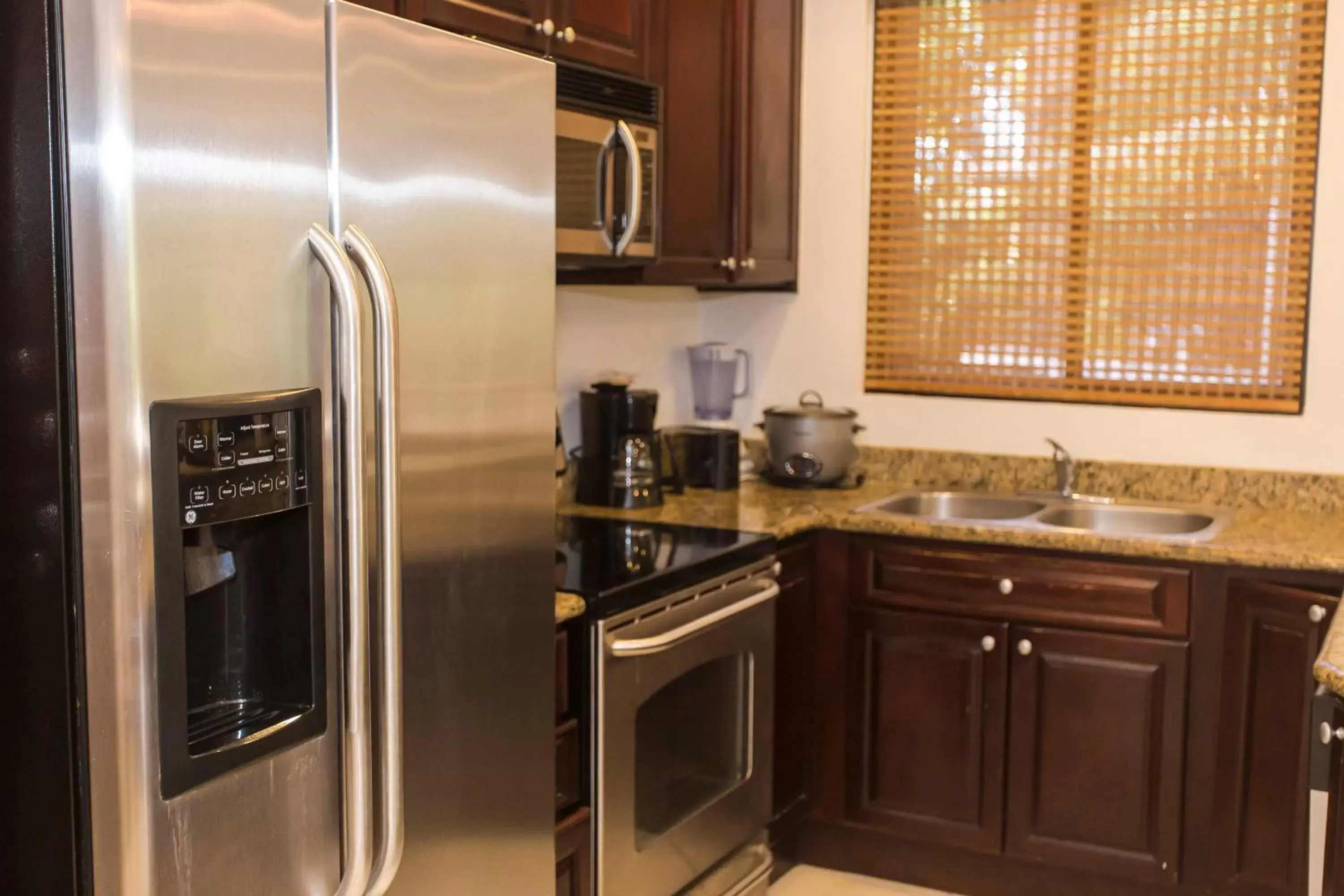 kitchen, Kitchen/Kitchenette in Monte Carlo Luxury Condominiums