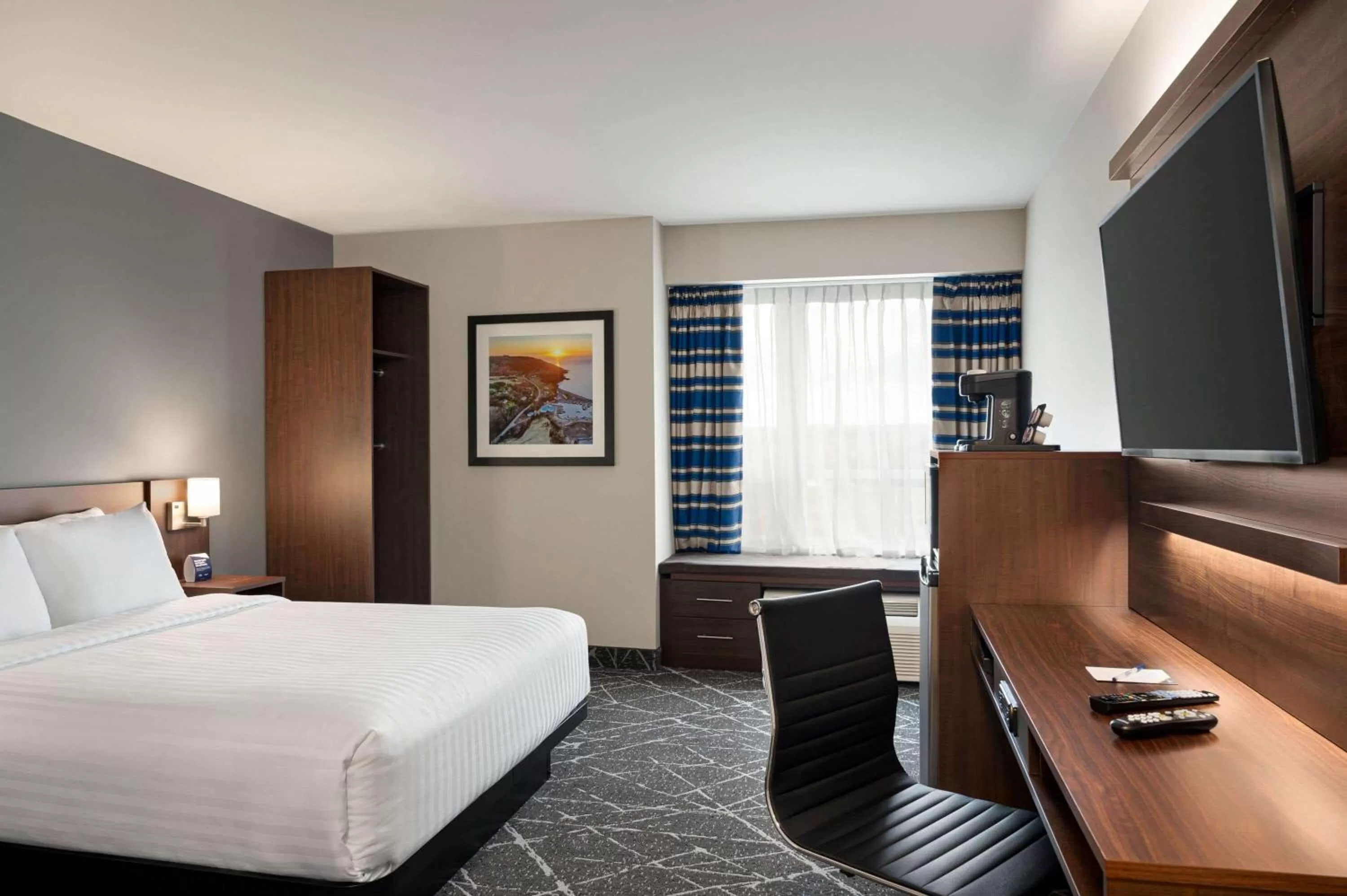 Photo of the whole room, Bed in Microtel Inn & Suites by Wyndham Antigonish