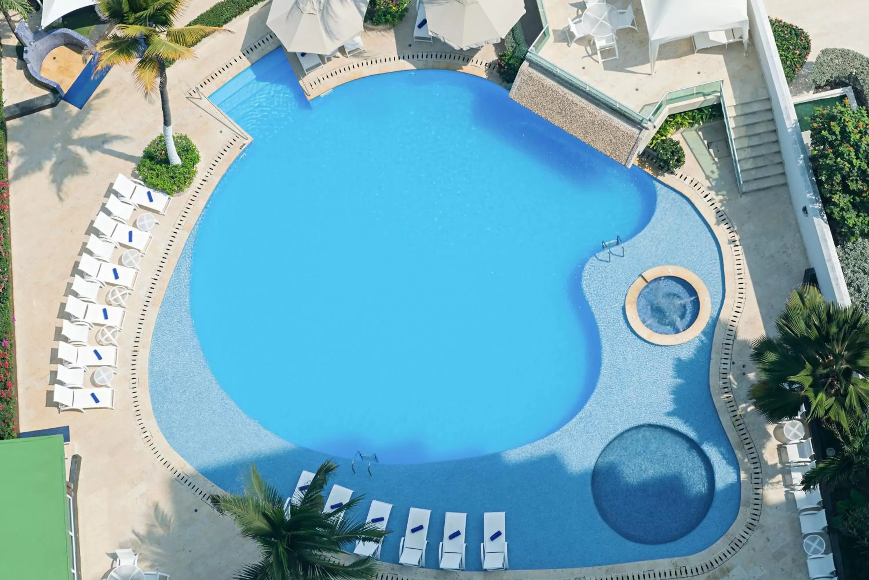 Swimming pool in Hotel Dann Cartagena Swimming pool in Hotel Dann Cartagena