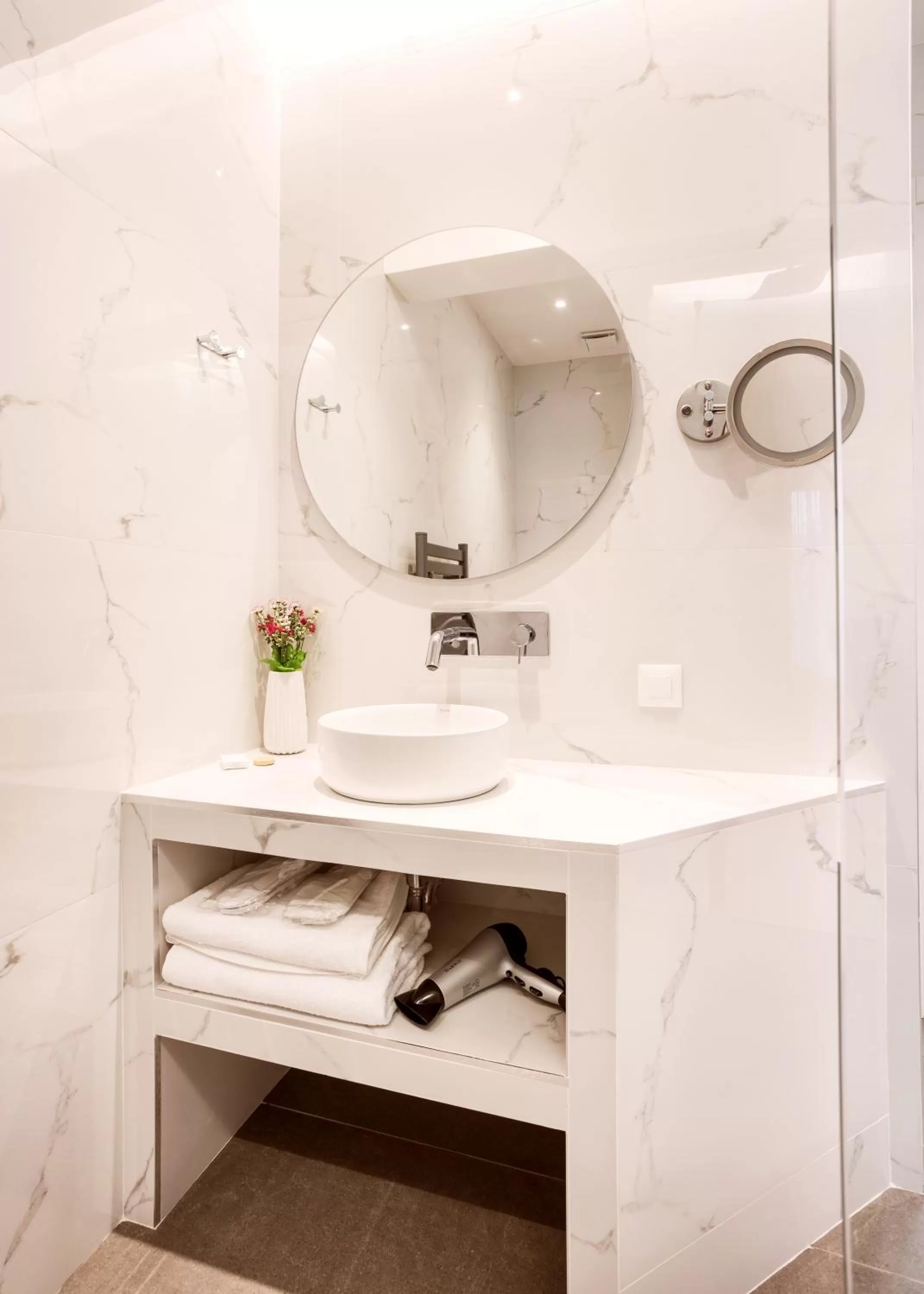 Bathroom in DAYS City Suites Athens