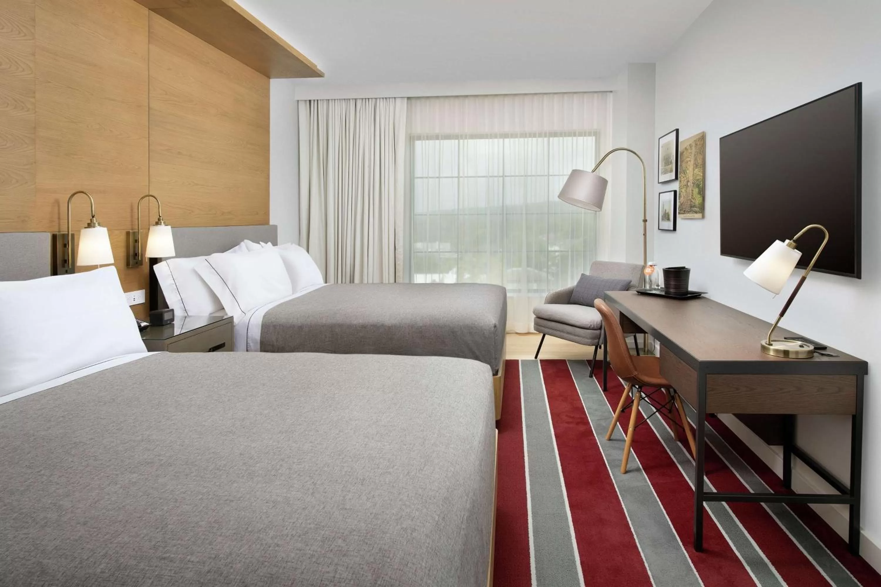 Photo of the whole room, Bed in Canopy By Hilton Ithaca Downtown