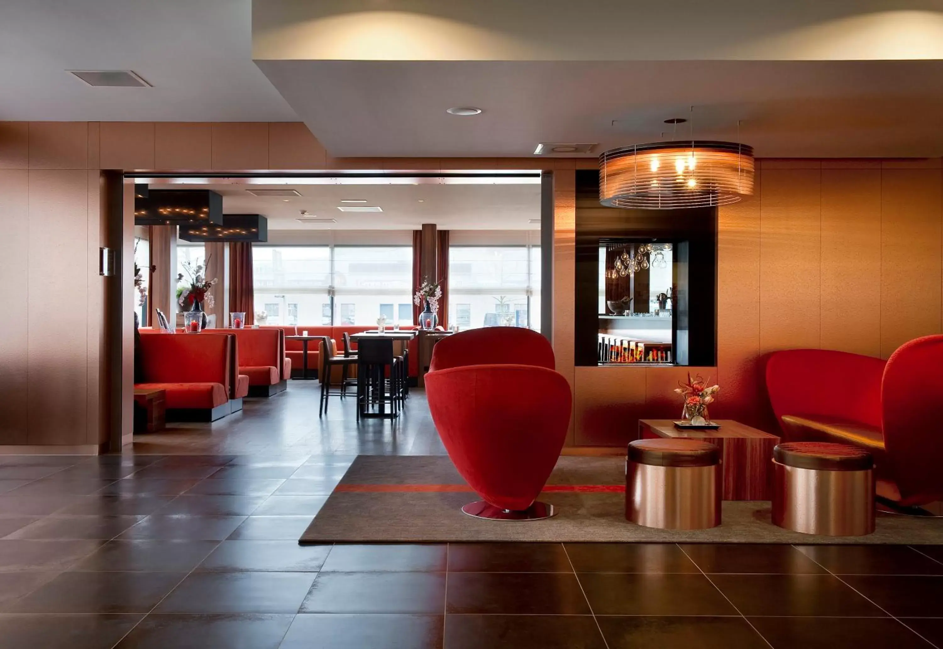 Property building, Lounge/Bar in Holiday Inn Eindhoven Centre, an IHG Hotel