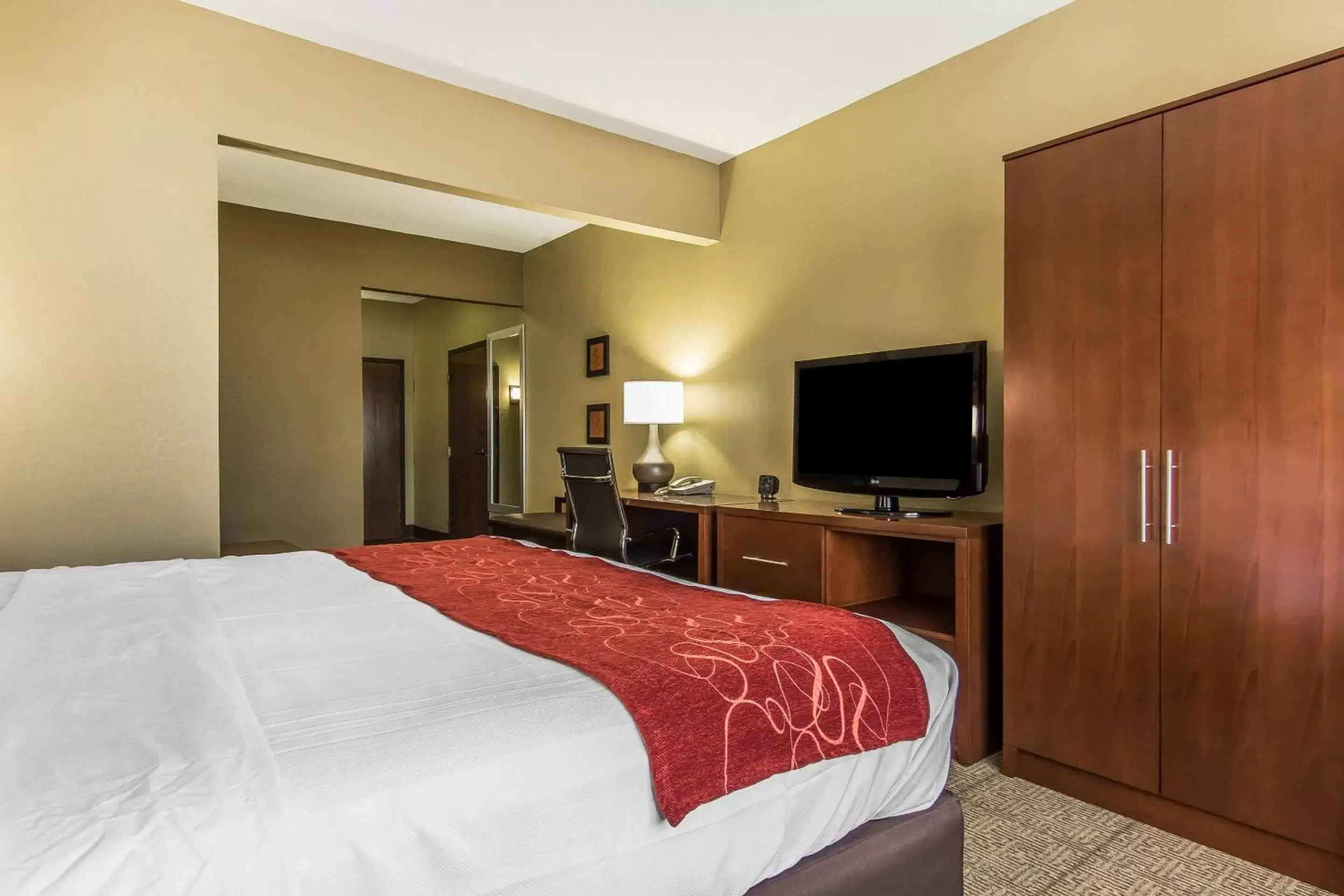 Photo of the whole room, Bed in Comfort Suites Effingham Central Photo of the whole room, Bed in Comfort Suites Effingham Central