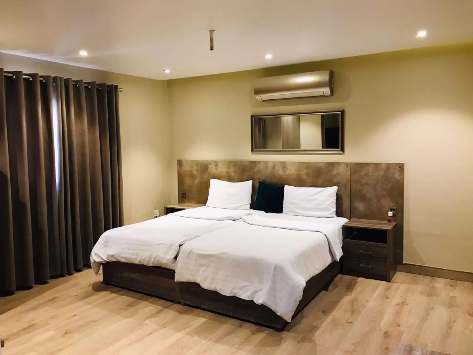 Bedroom, Bed in Hamsun Shahrah-e-Faisal