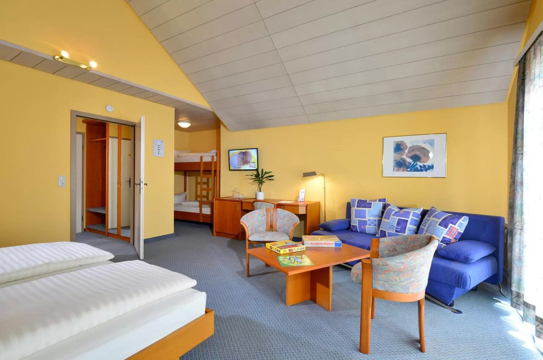 Bed in Rheinhotel Vier Jahreszeiten Bad Breisig