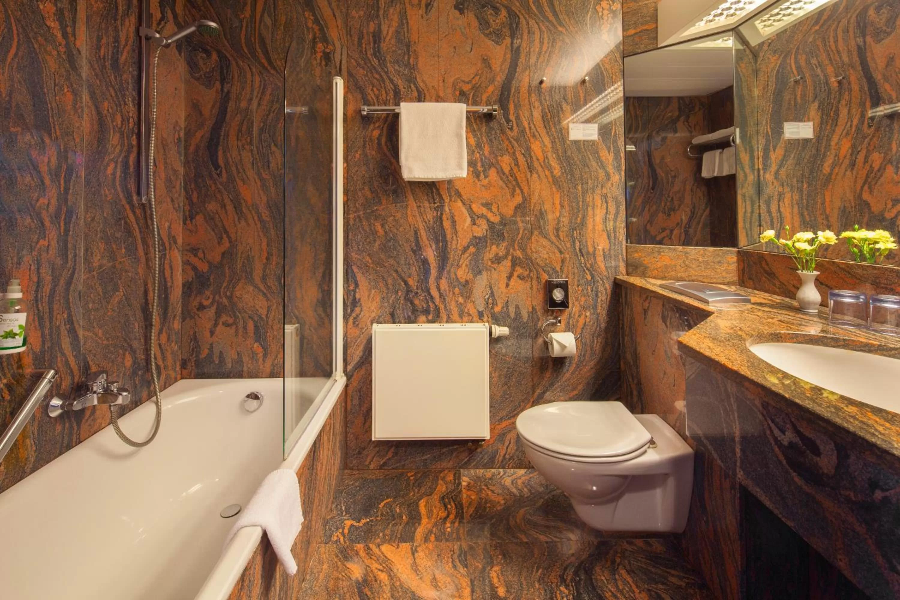 Bathroom in Hotel Heidehof garni