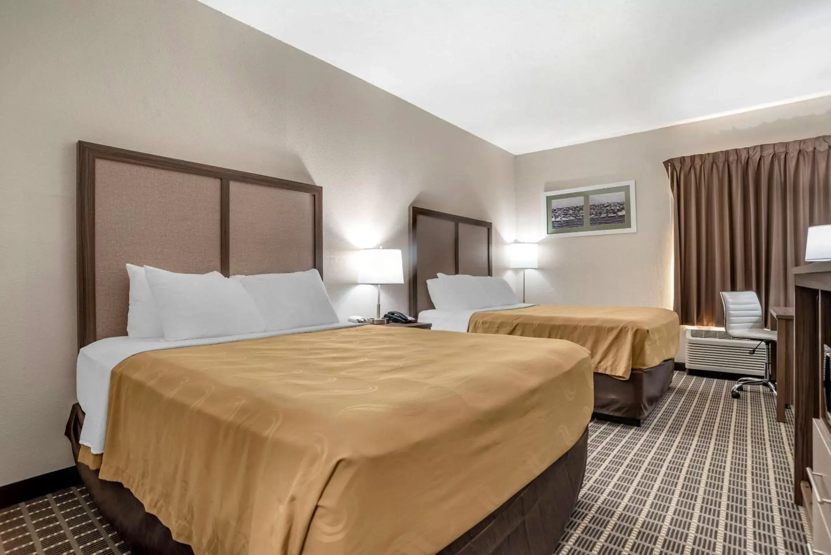 Photo of the whole room, Bed in Quality Inn Photo of the whole room, Bed in Quality Inn