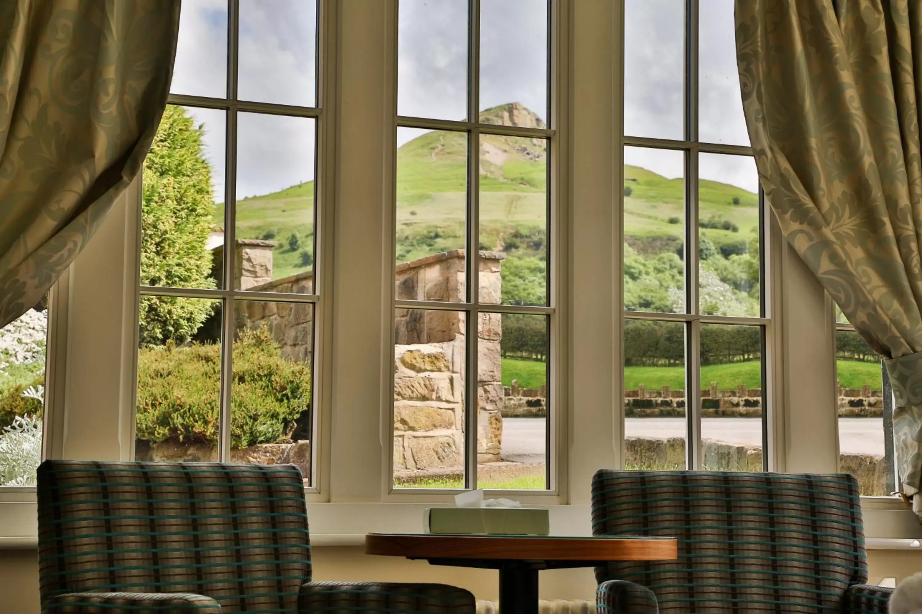 Mountain view, Seating Area in The King's Head Inn - The Inn Collection Group
