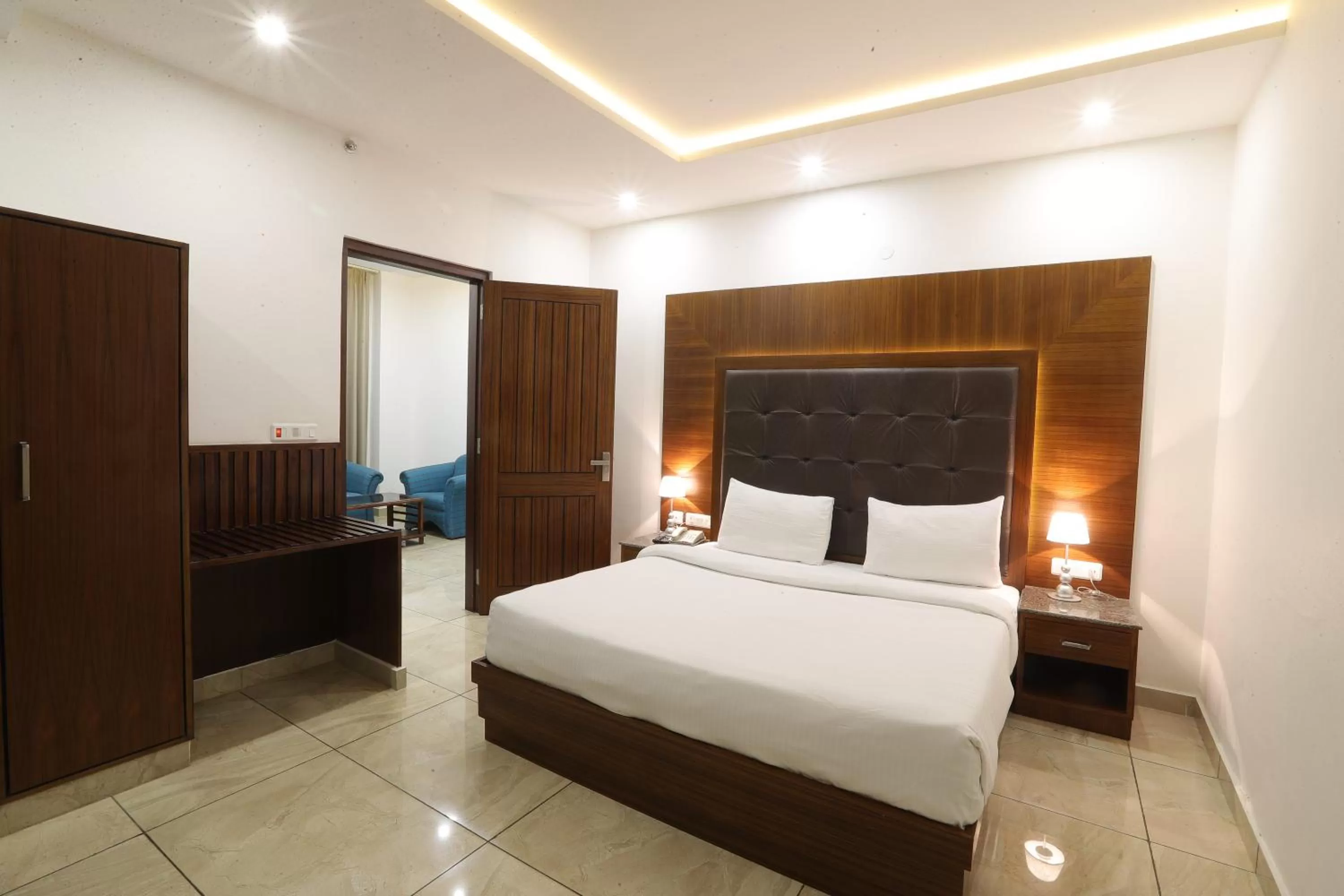 Bedroom, Bed in Grand Hotel Nawanshahr