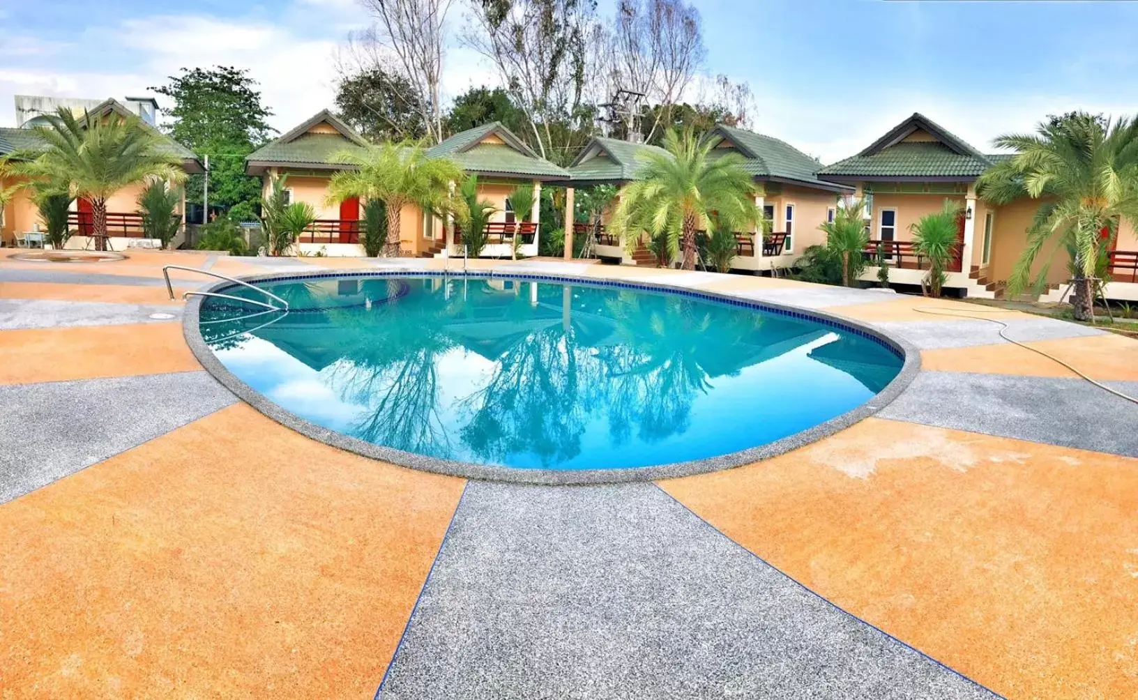 Pool view in Huan Soontaree Pool view in Huan Soontaree