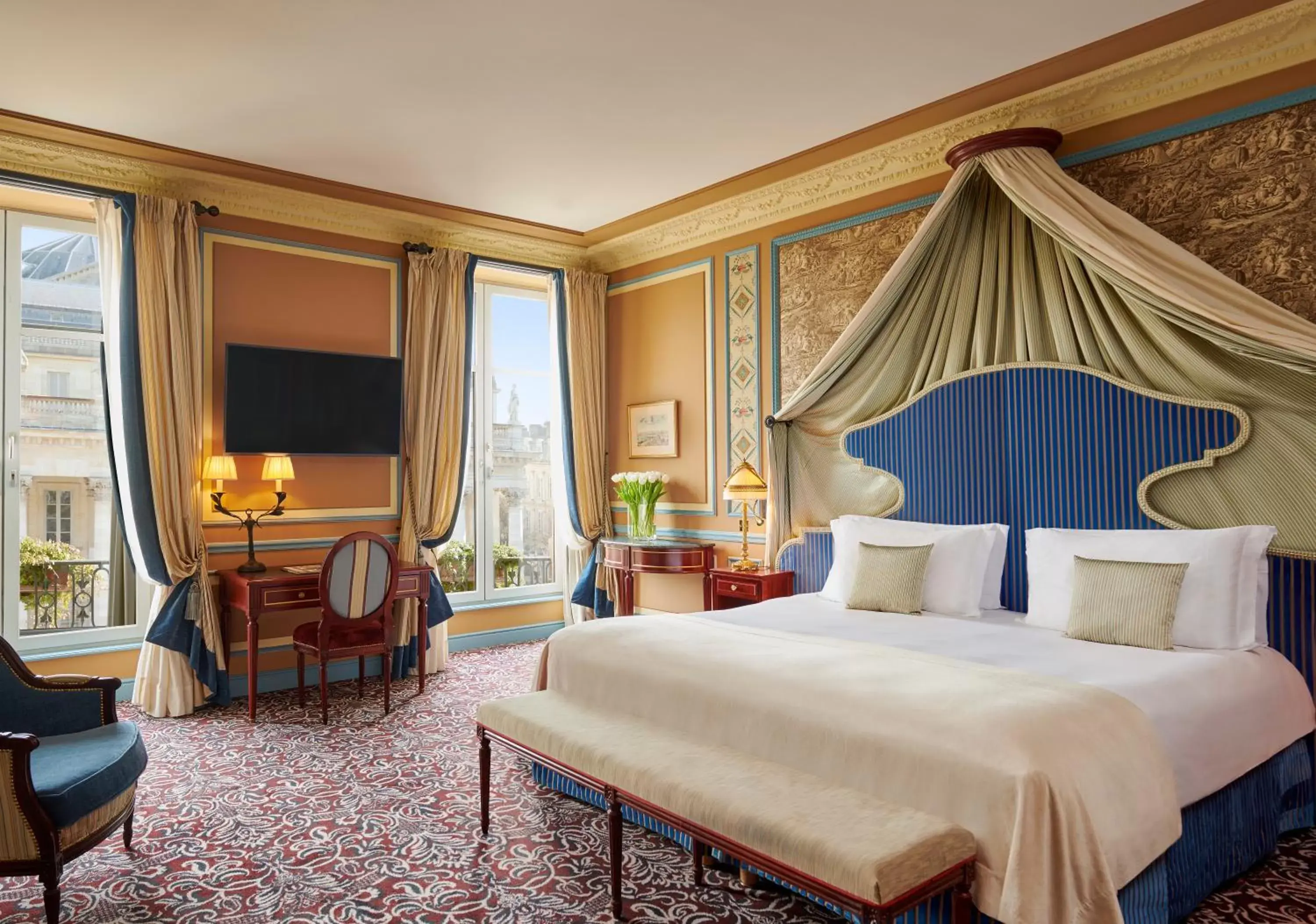 Photo of the whole room, Bed in InterContinental Bordeaux Le Grand Hotel, an IHG Hotel