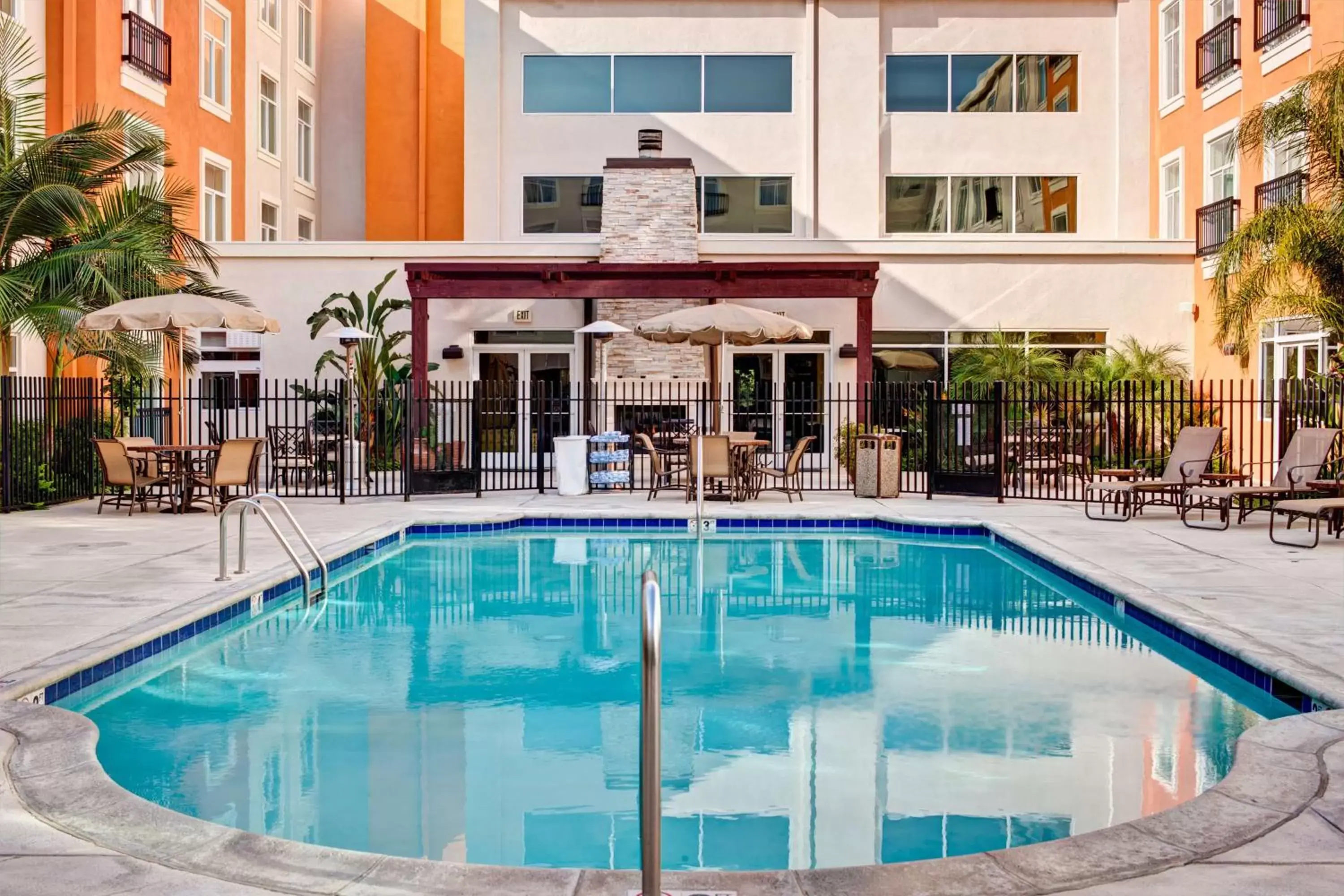 Pool view, Swimming Pool in Embassy Suites Valencia