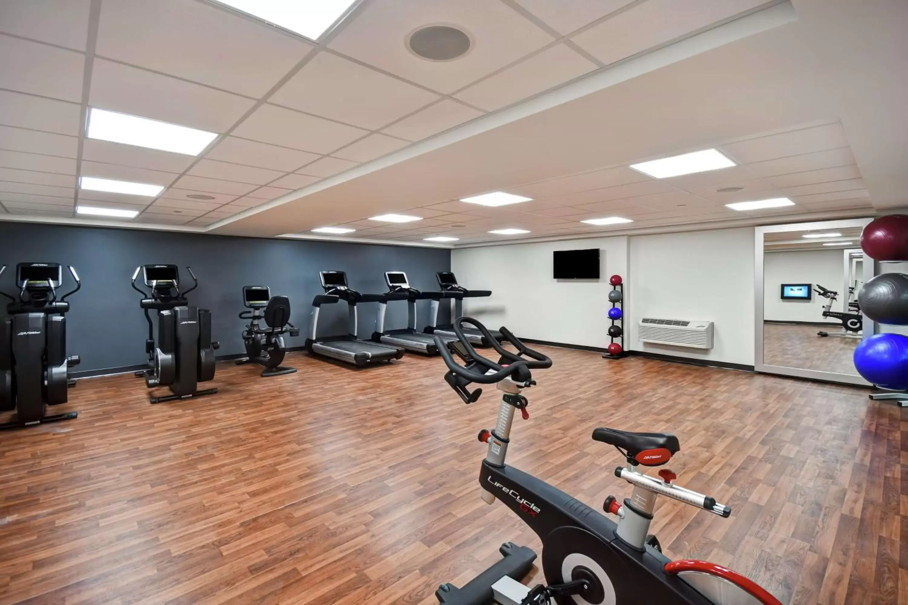 Fitness centre/facilities in Tru By Hilton Deadwood Fitness centre/facilities in Tru By Hilton Deadwood